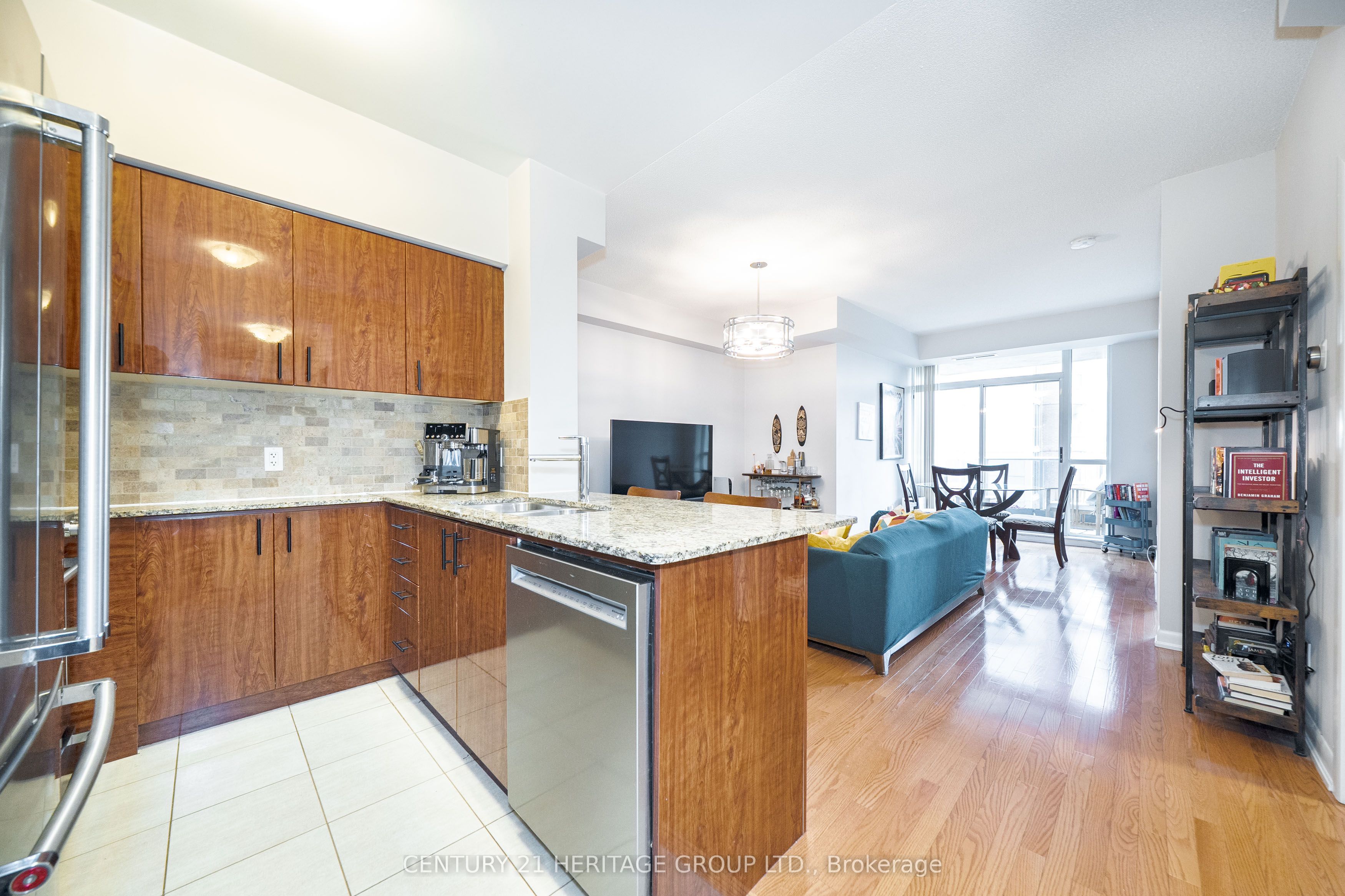 5791 Yonge Street 306, Toronto, ON M2M 0A8 photo 2