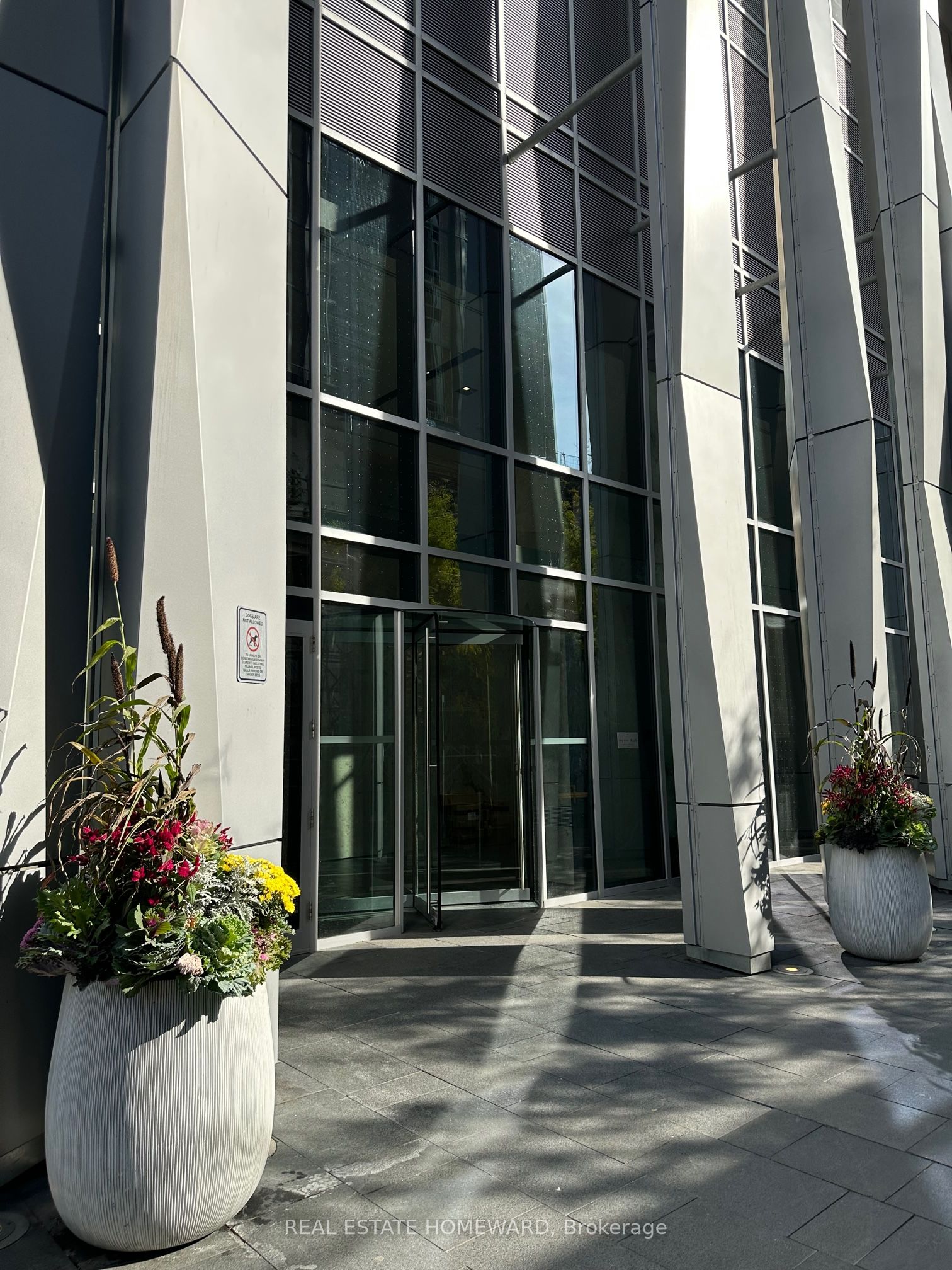 1 Yorkville Avenue 1611, Toronto, ON M4W 0B1 photo 5