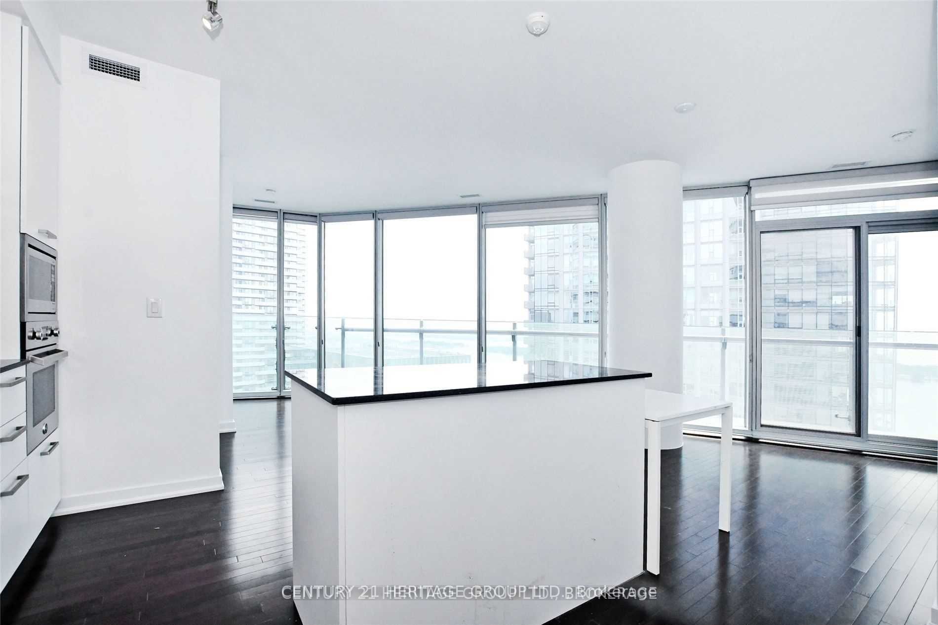 12 York Street 5202, Toronto, ON M5J 0A9 photo 3