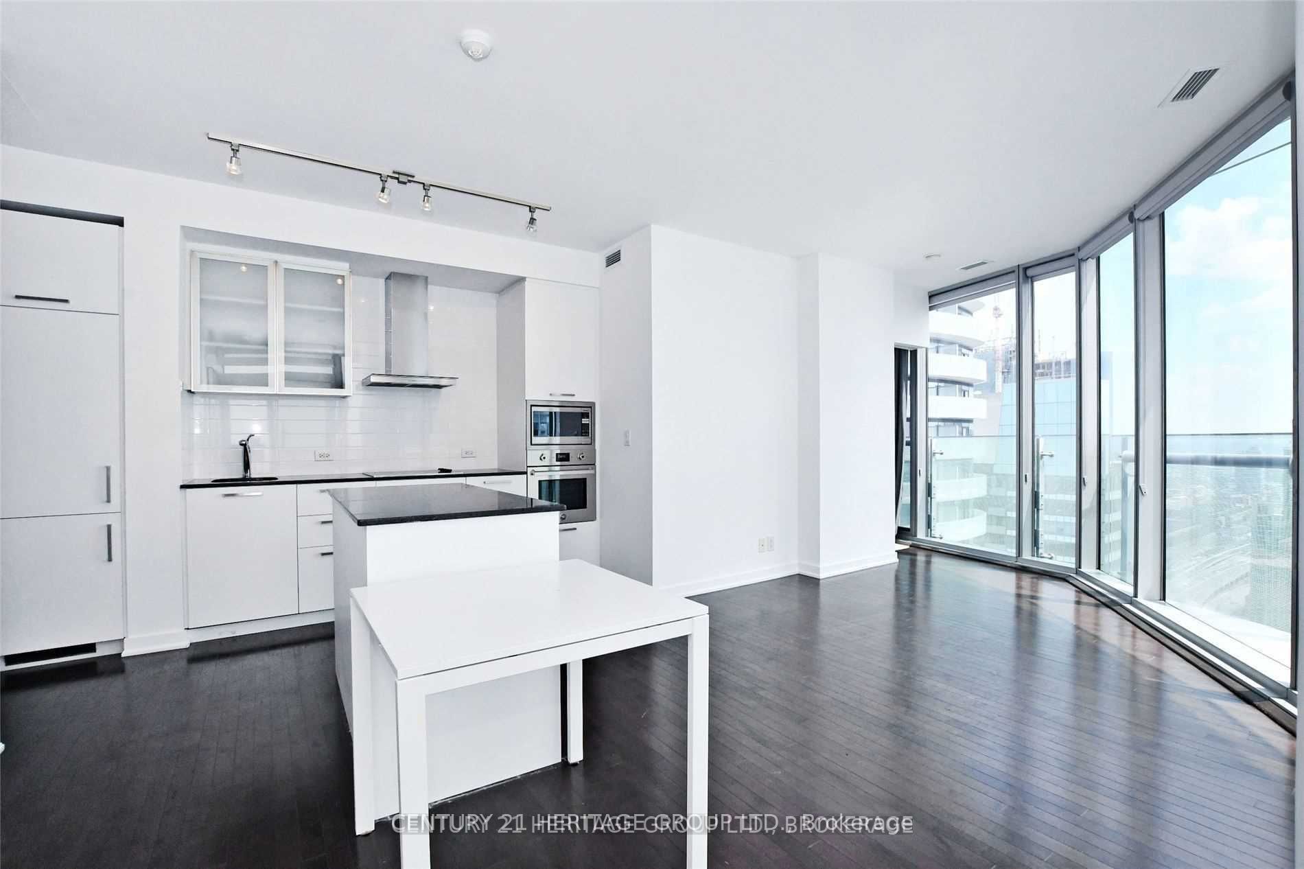 12 York Street 5202, Toronto, ON M5J 0A9 photo 4