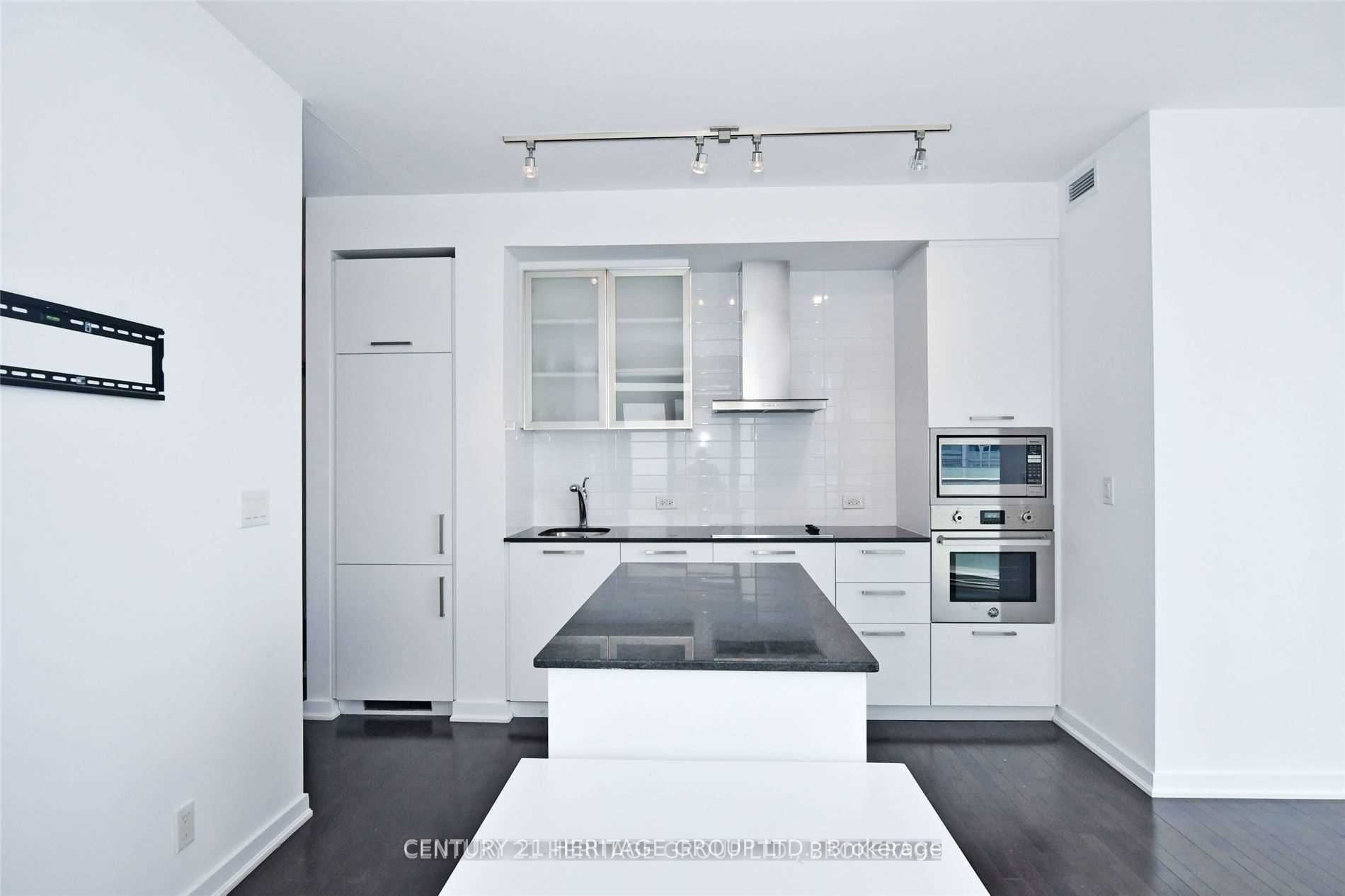 12 York Street 5202, Toronto, ON M5J 0A9 photo 5