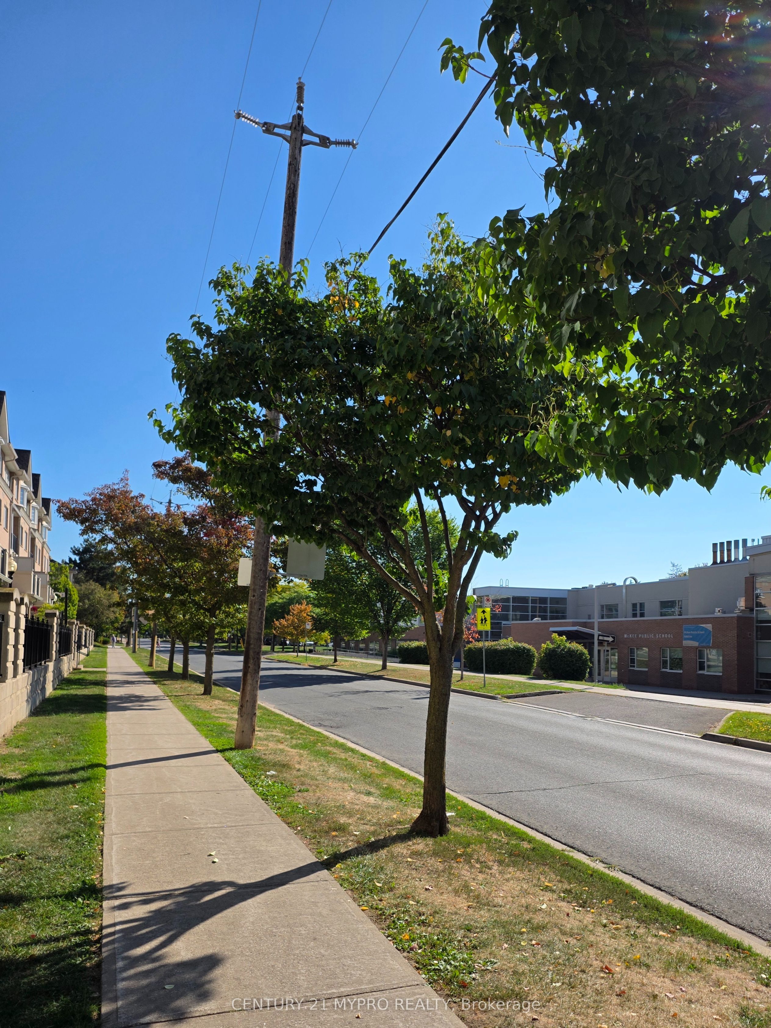 221 Grandview Way, Toronto, ON M2N 6V3 photo 3