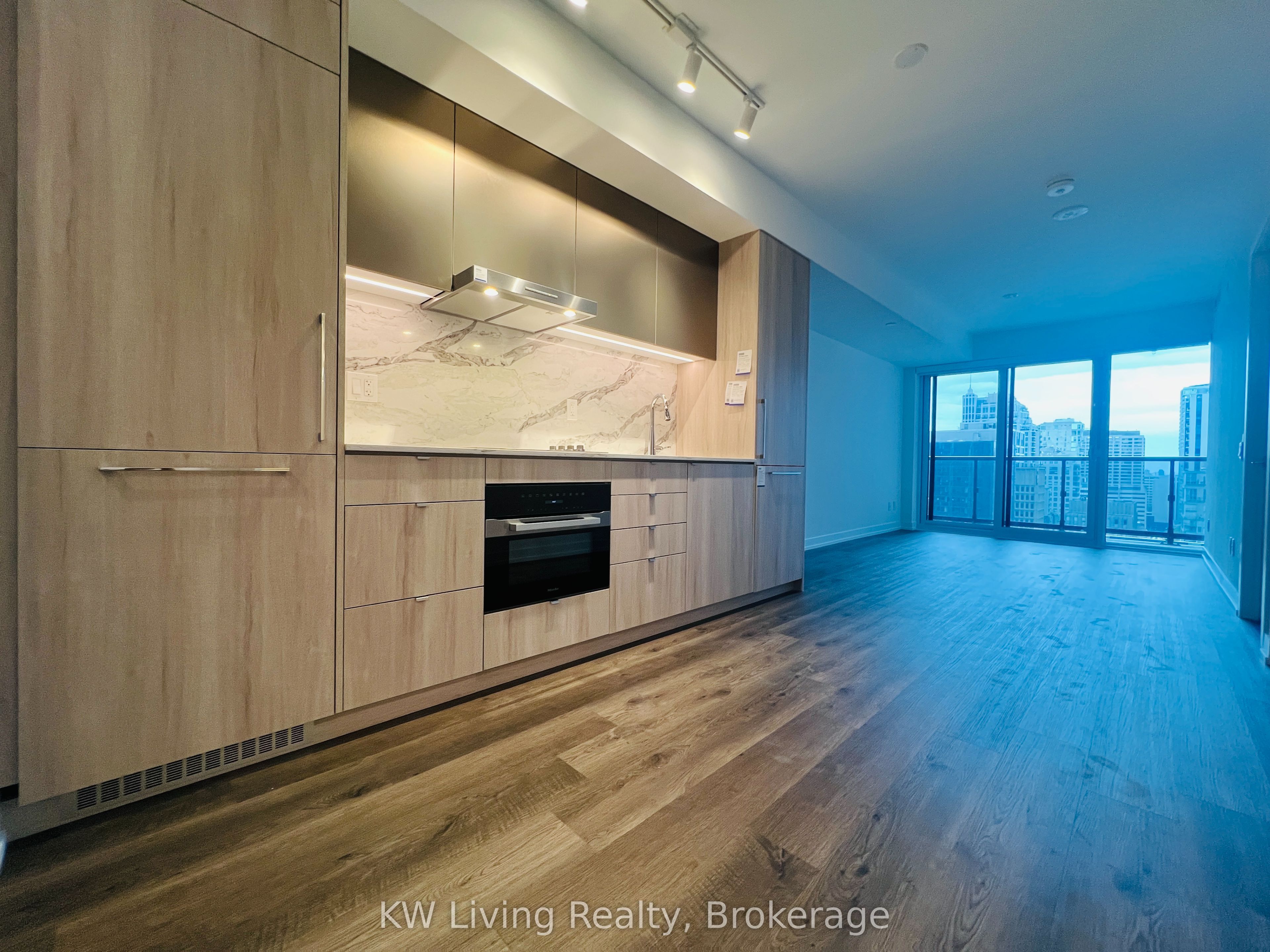 771 Yonge Street 1902, Toronto, ON M4W 0B8 photo 2