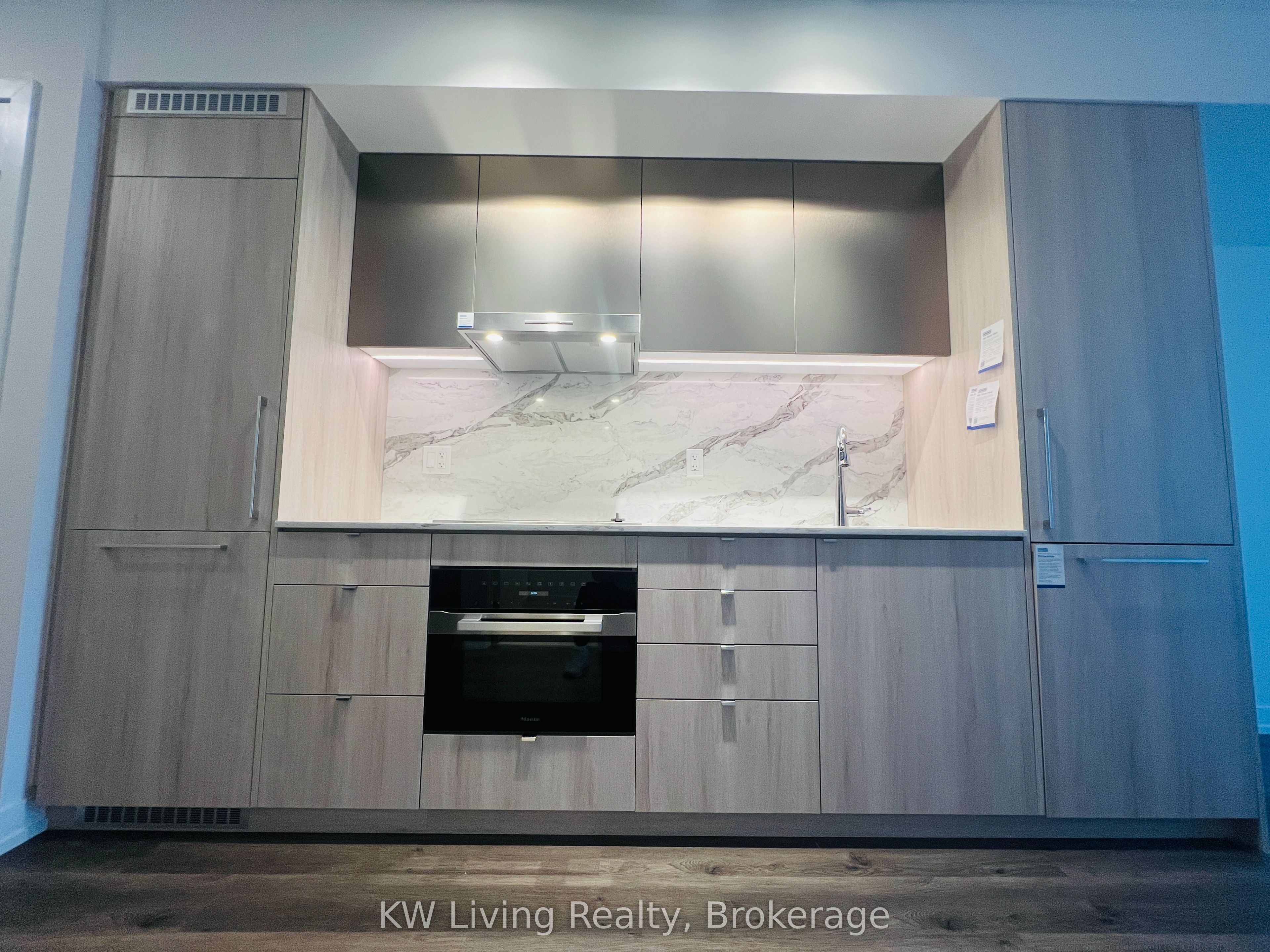 771 Yonge Street 1902, Toronto, ON M4W 0B8 photo 3
