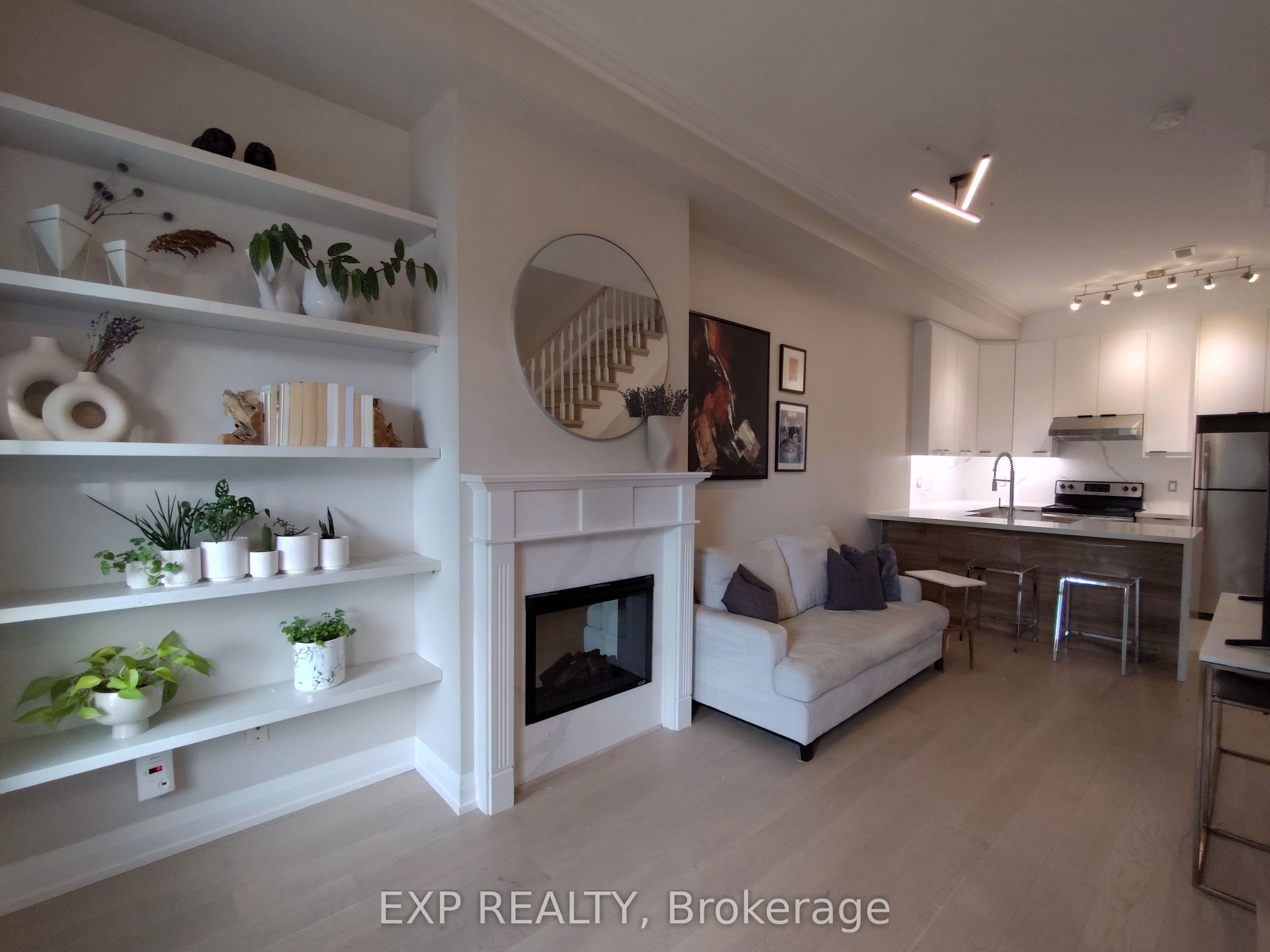 601 Adelaide Street W, Toronto, ON M6J 1A8 photo 3