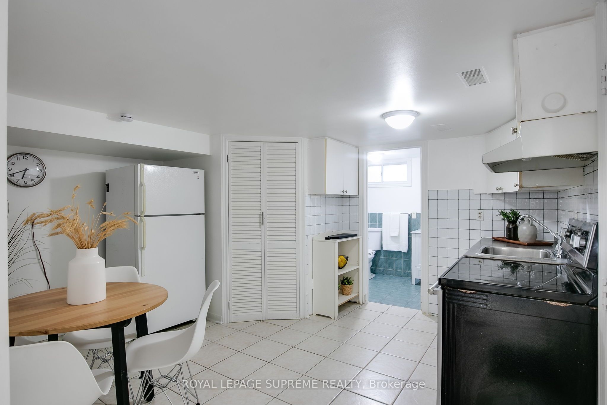 422 Oakwood Avenue Basement, Toronto, ON M6E 2W3 photo 2