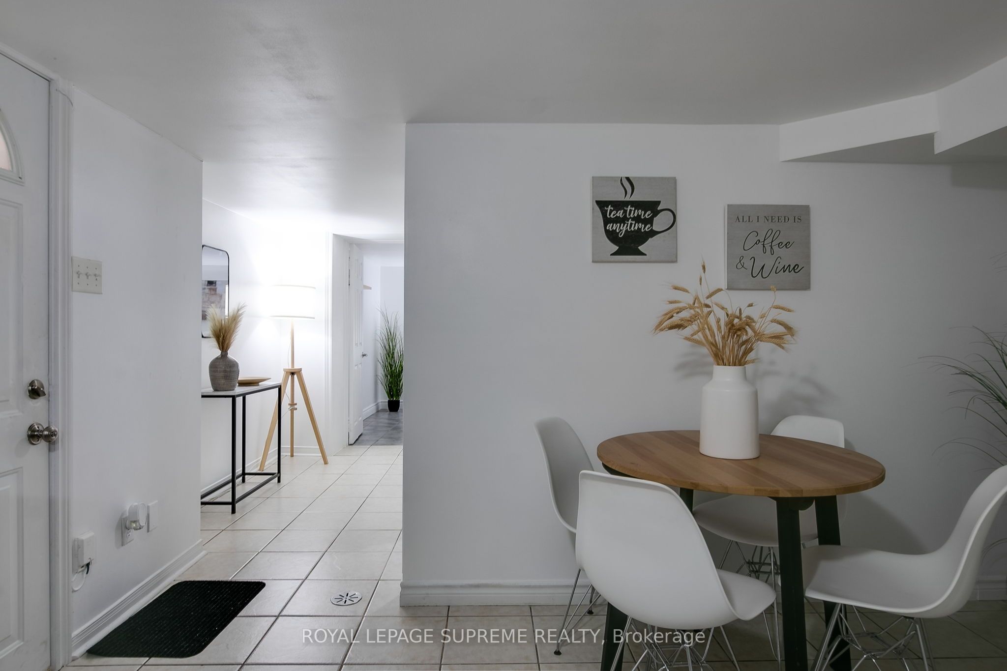 422 Oakwood Avenue Basement, Toronto, ON M6E 2W3 photo 3
