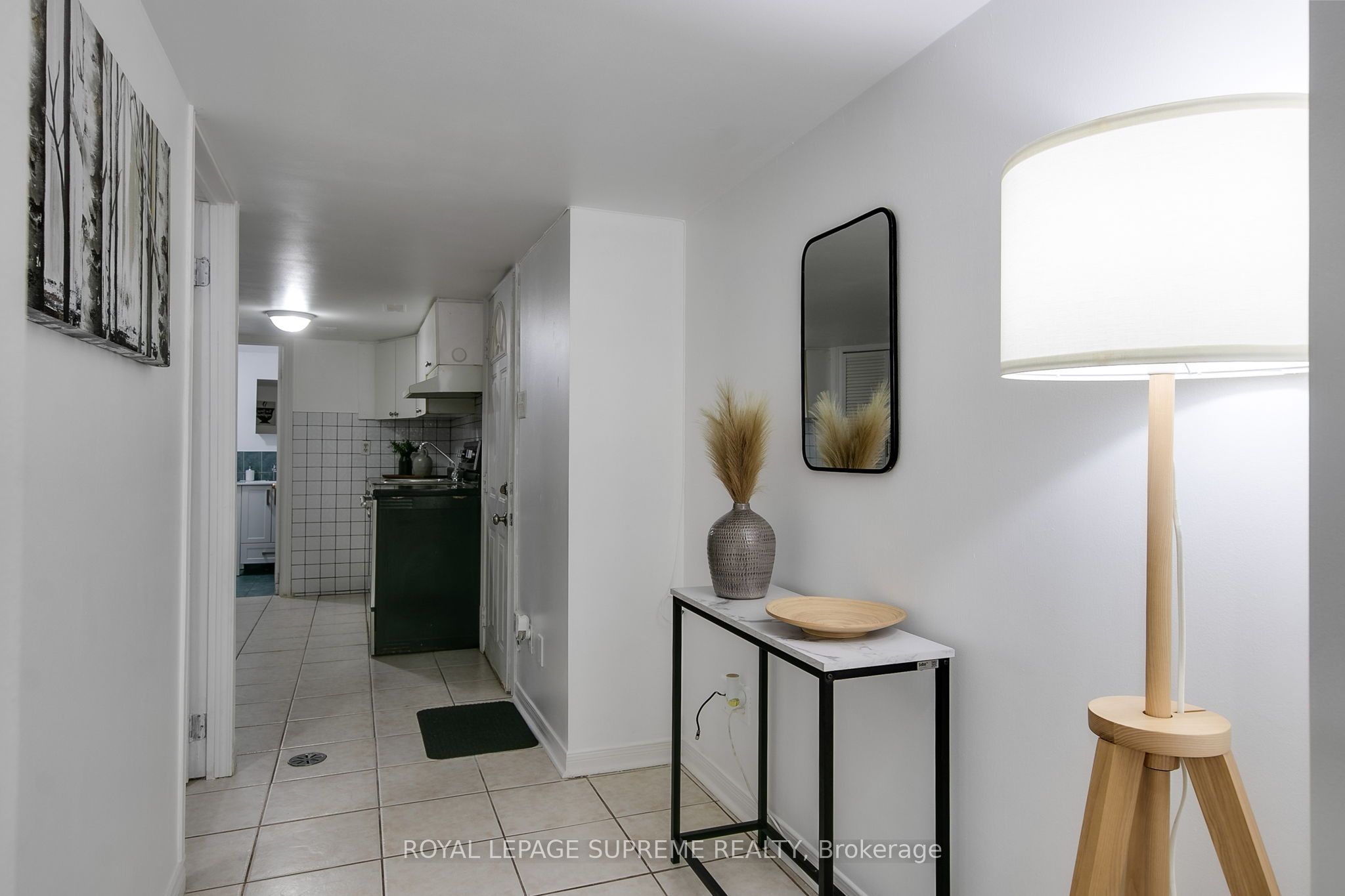 422 Oakwood Avenue Basement, Toronto, ON M6E 2W3 photo 4