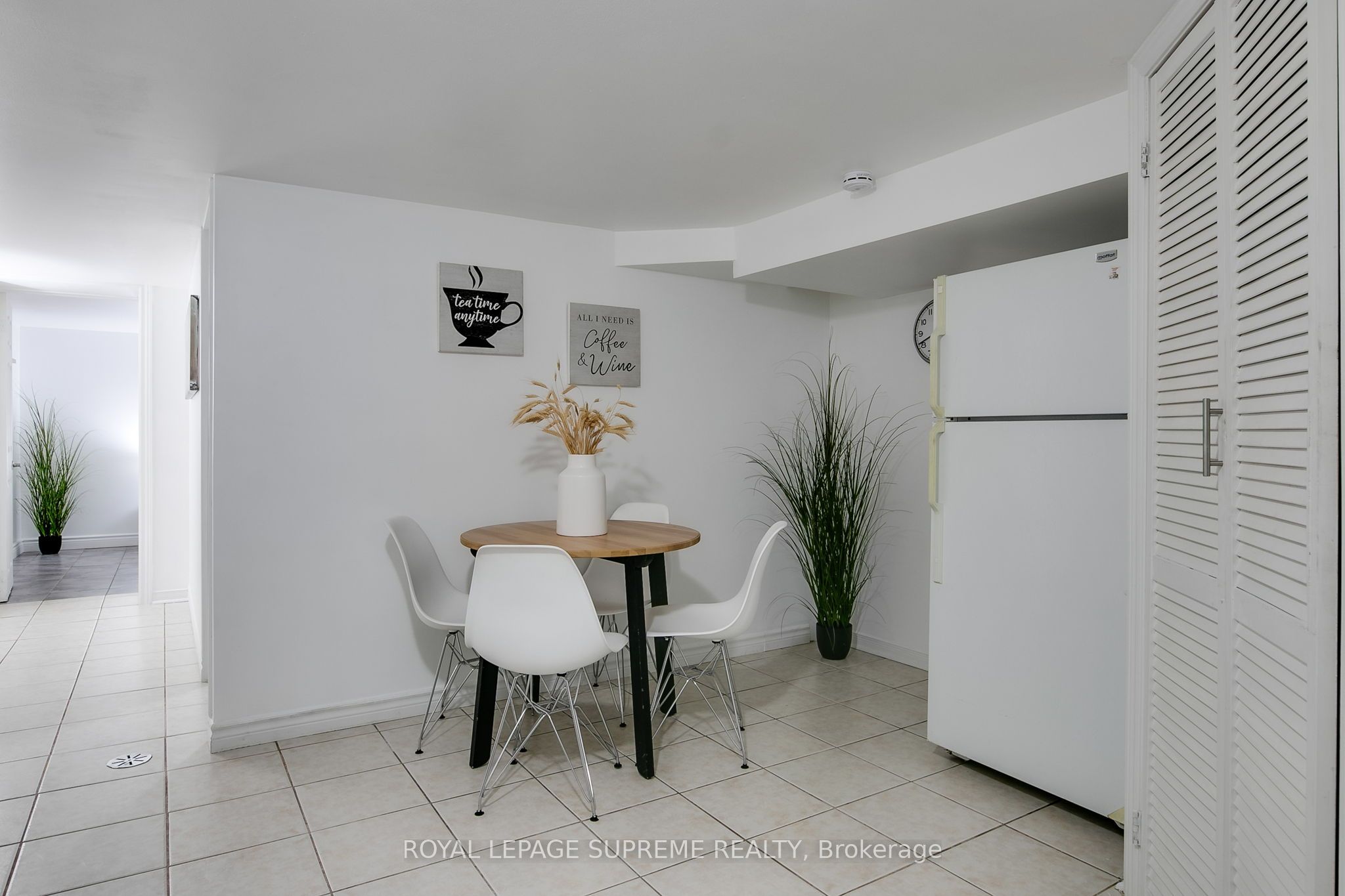 422 Oakwood Avenue Basement, Toronto, ON M6E 2W3 photo 5