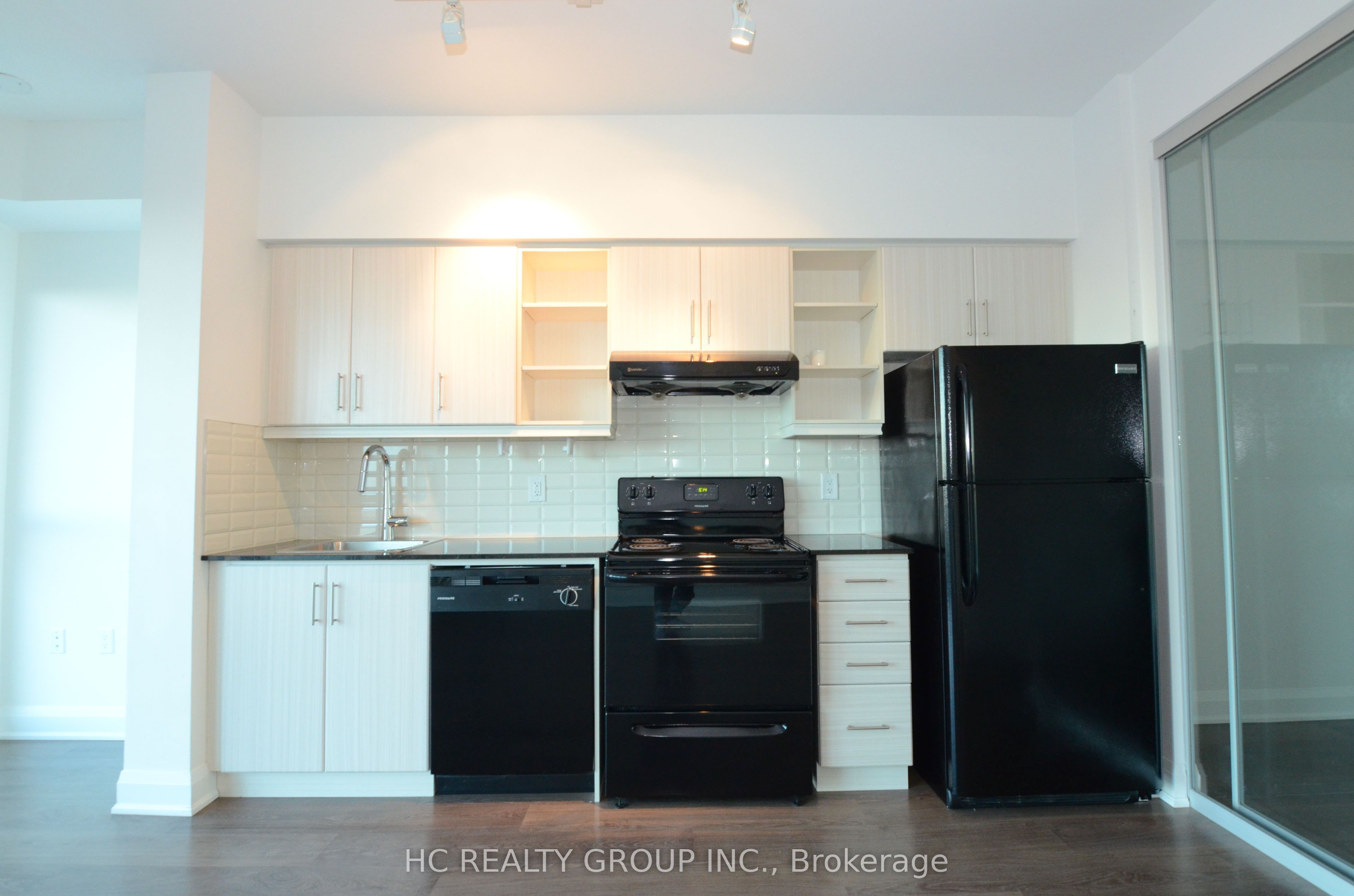 160 Vanderhoof Avenue 1217, Toronto, ON M4G 0B7 photo 2