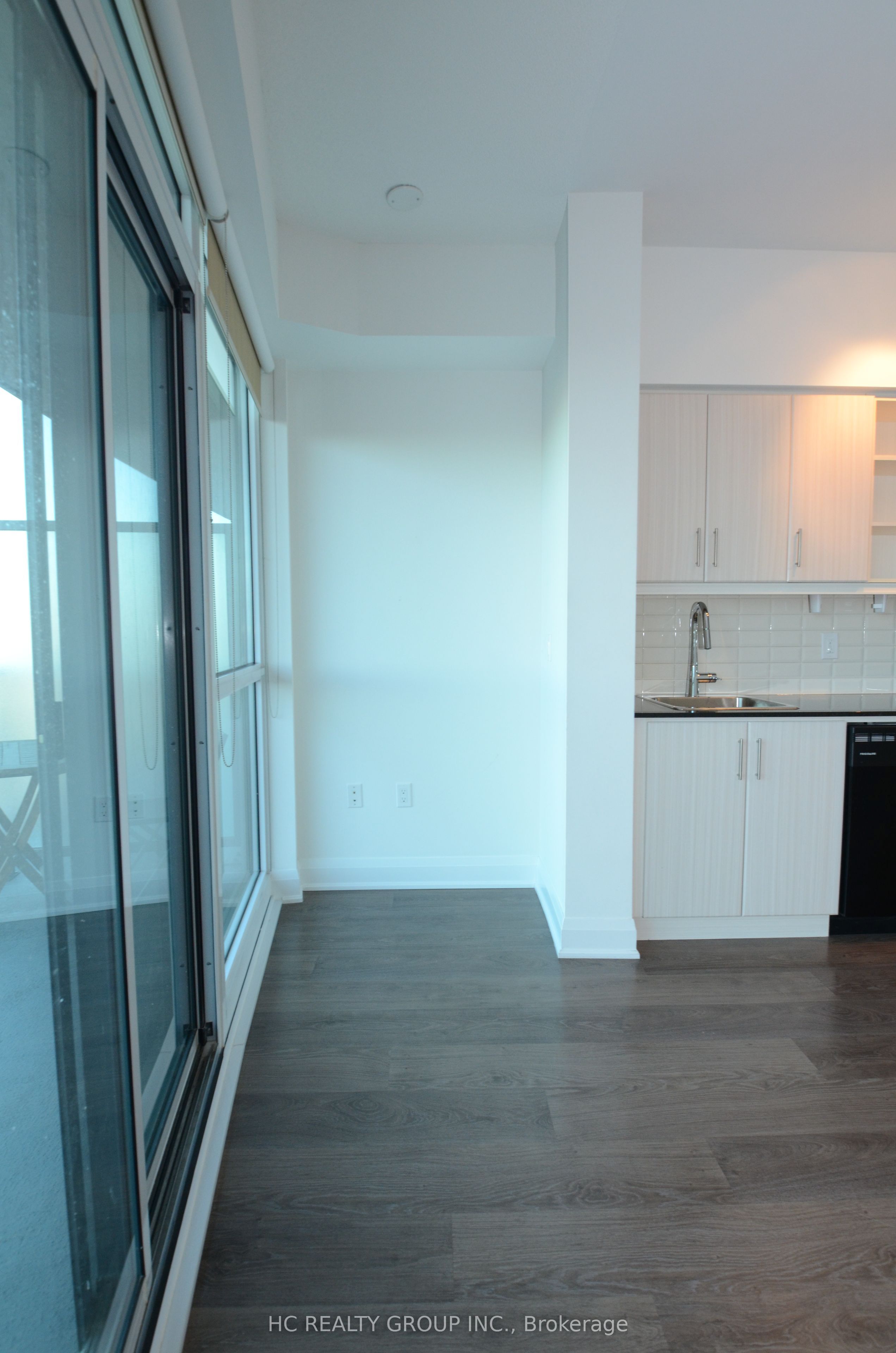 160 Vanderhoof Avenue 1217, Toronto, ON M4G 0B7 photo 5