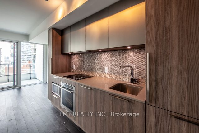 85 Wood Street 1617, Toronto, ON M4Y 0E8 photo 3
