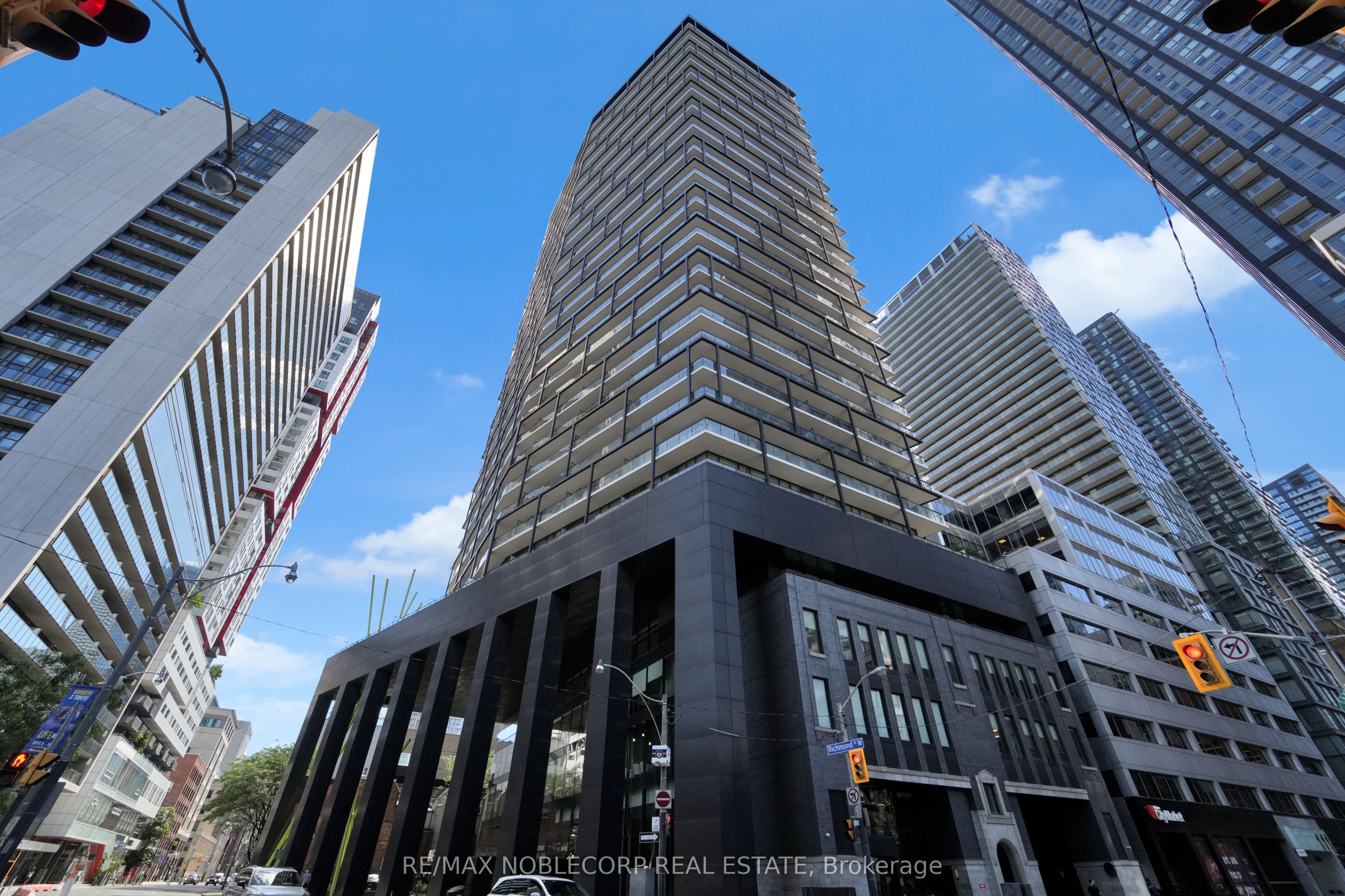 125 Peter Street 2111, Toronto, ON M5V 2G9
