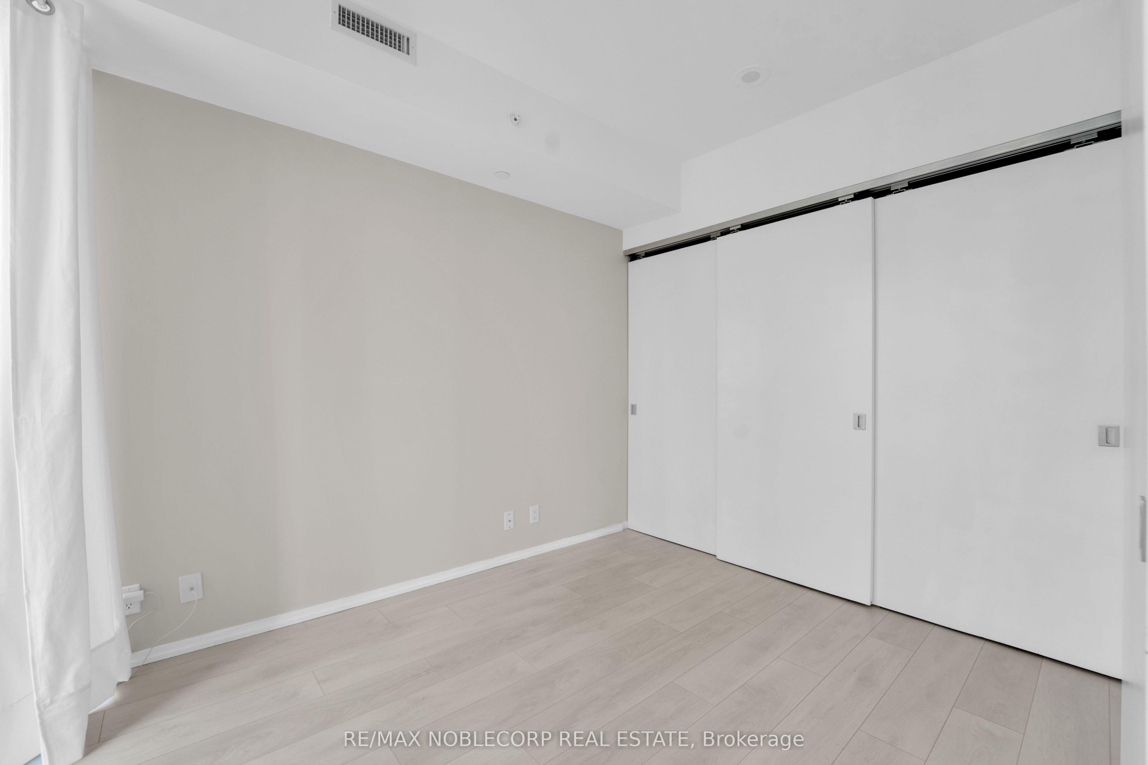 125 Peter Street 2111, Toronto, ON M5V 2G9 photo 5