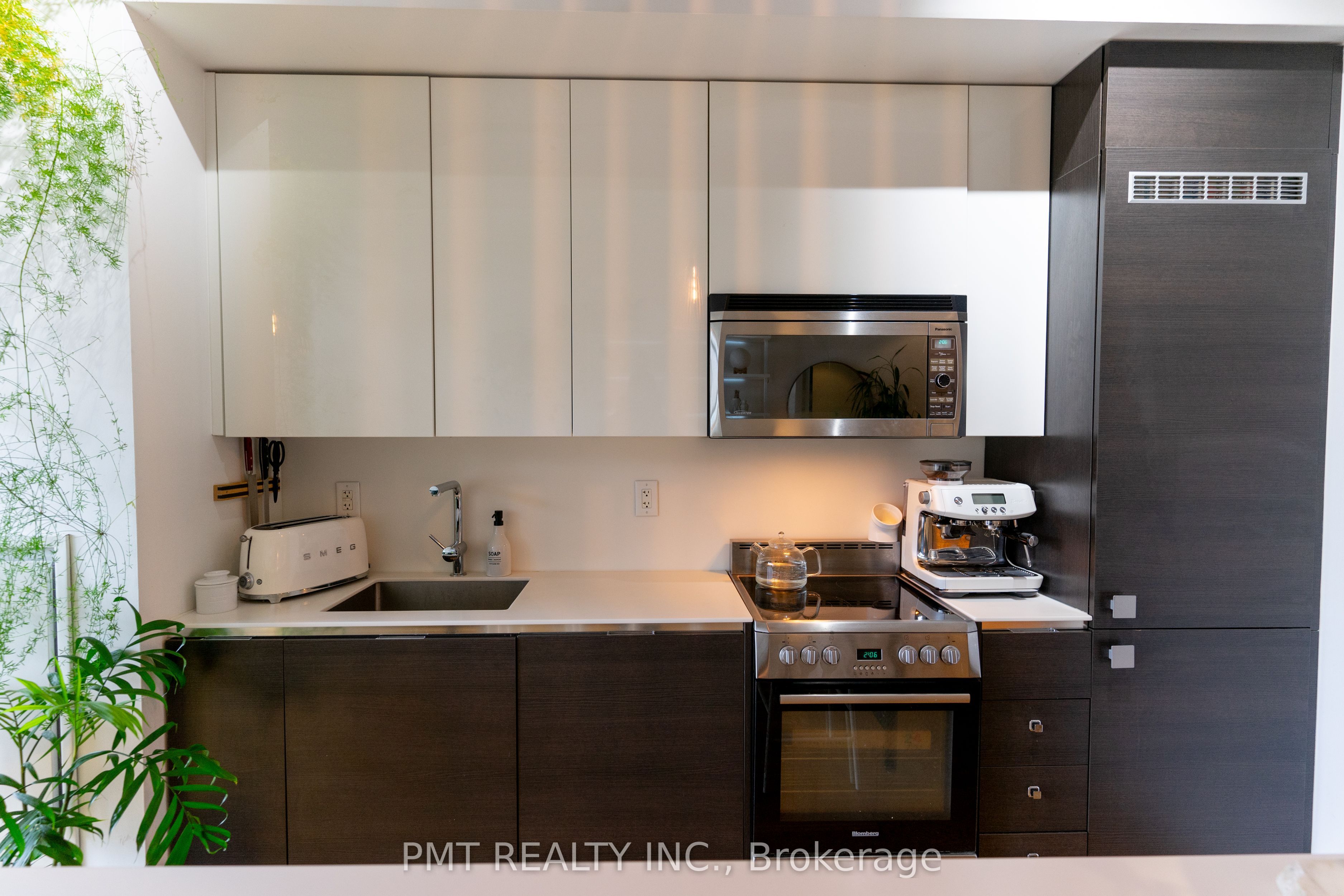 8 Dovercourt Road 204, Toronto, ON M6J 0B6 photo 3