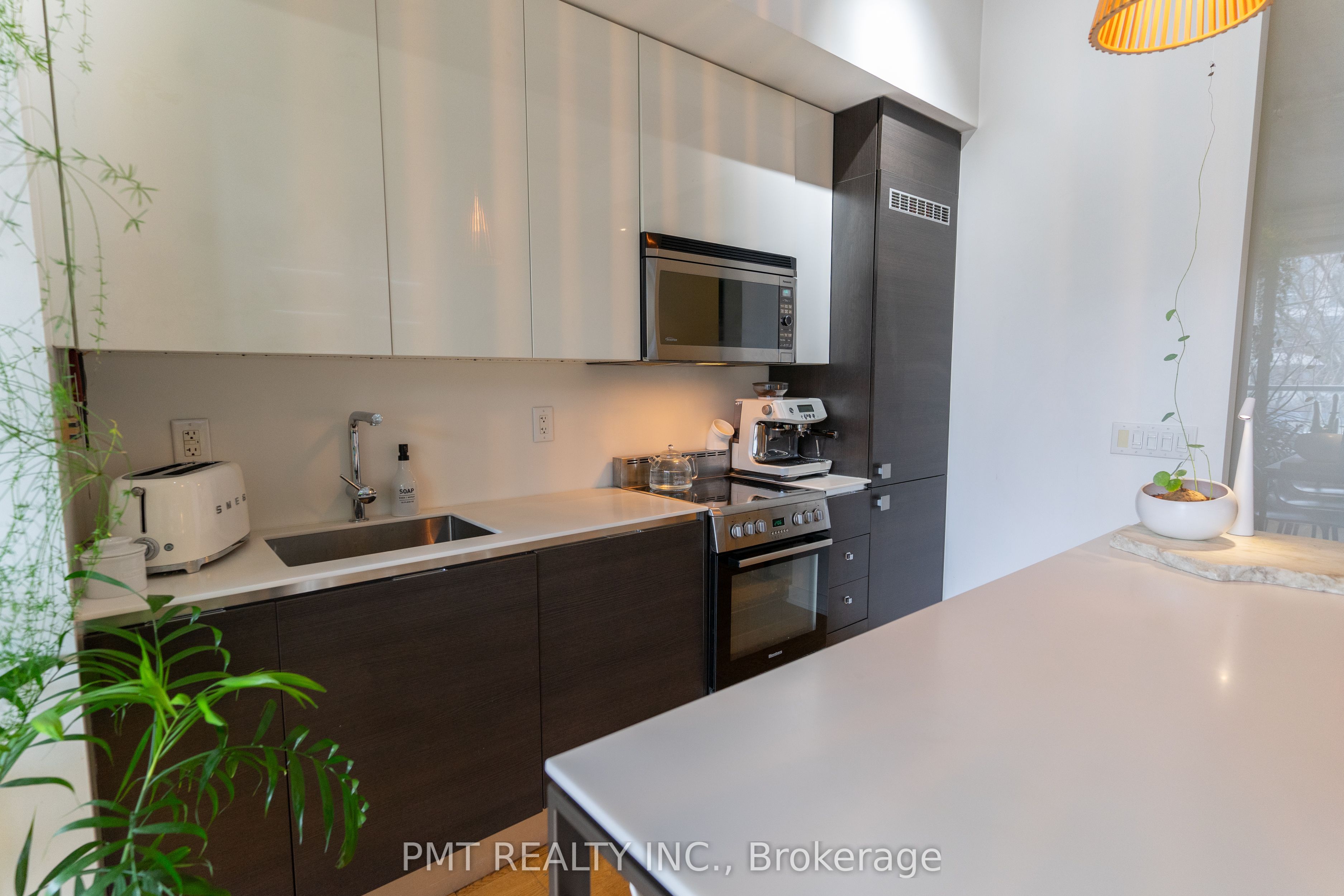 8 Dovercourt Road 204, Toronto, ON M6J 0B6 photo 4