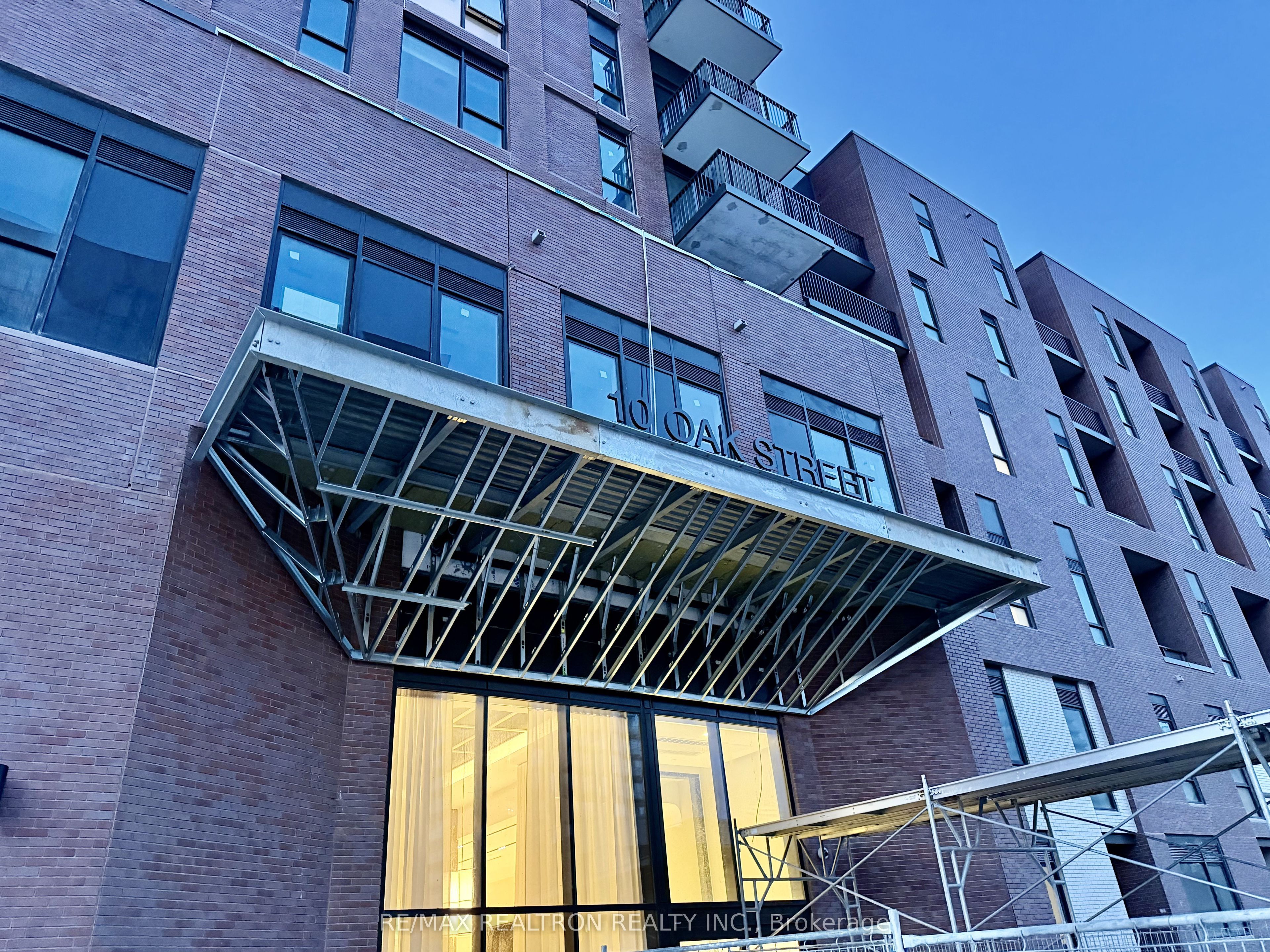 10 Oak Street 216, Toronto, ON M5A 0Z1