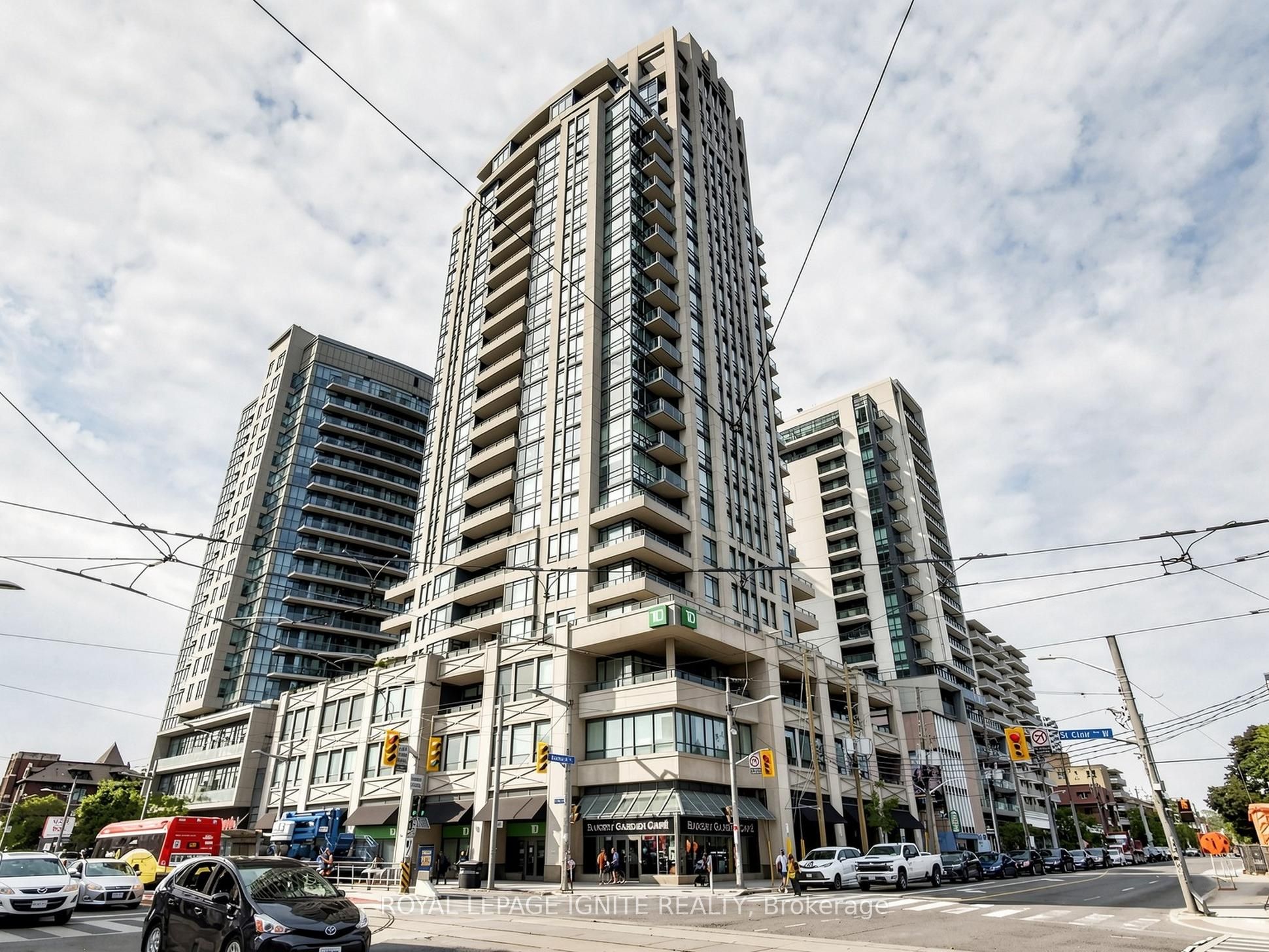 500 St.Clair Avenue W 204, Toronto, ON M6C 1A8 photo 2