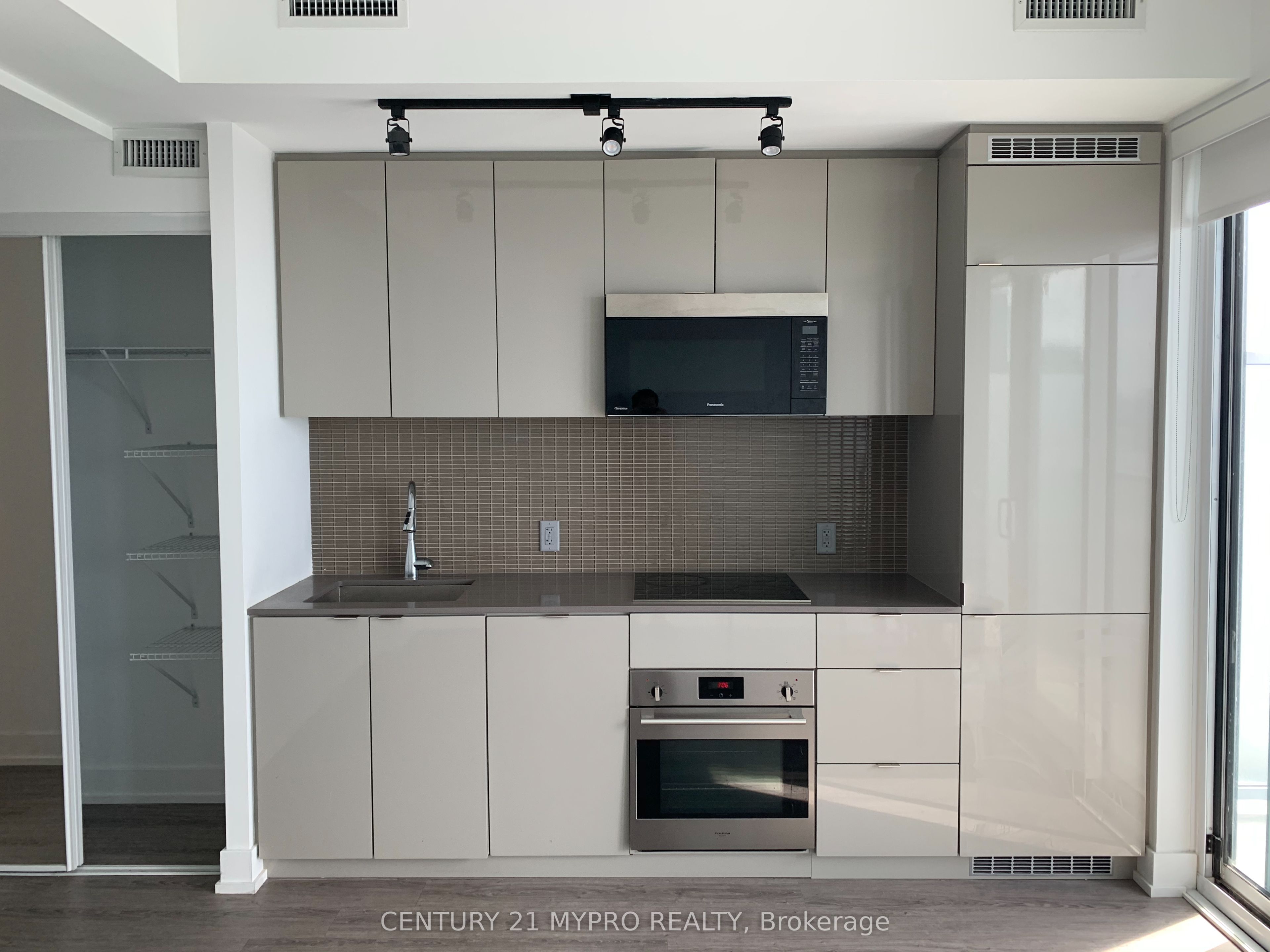 7 Grenville Street 4802, Toronto, ON M4Y 0E9 photo 5