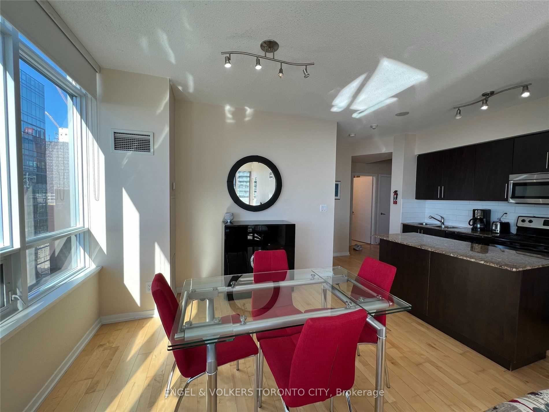 55 Bremner Boulevard 3910, Toronto, ON M5J 0A6 photo 5