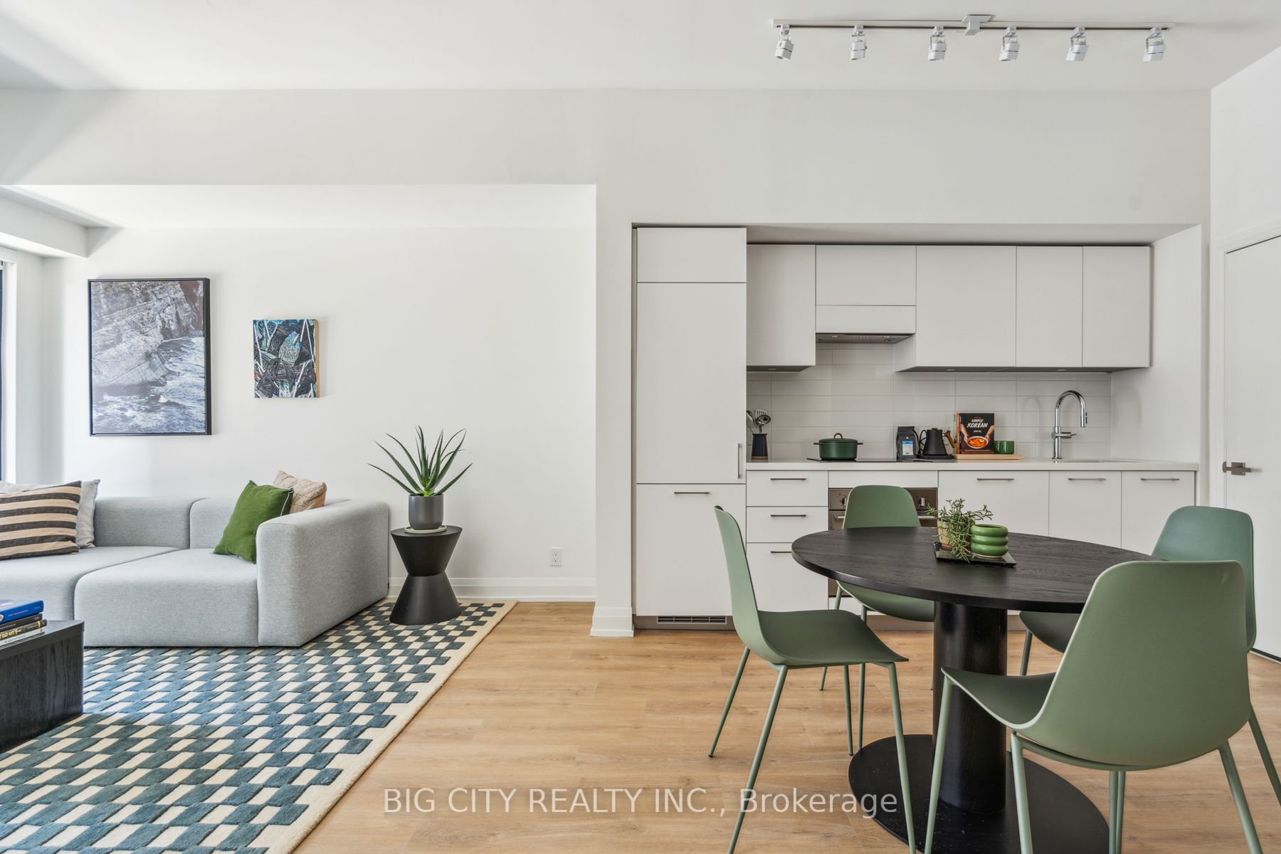 36 Brentcliffe Road 307, Toronto, ON M4G 0E1 photo 2