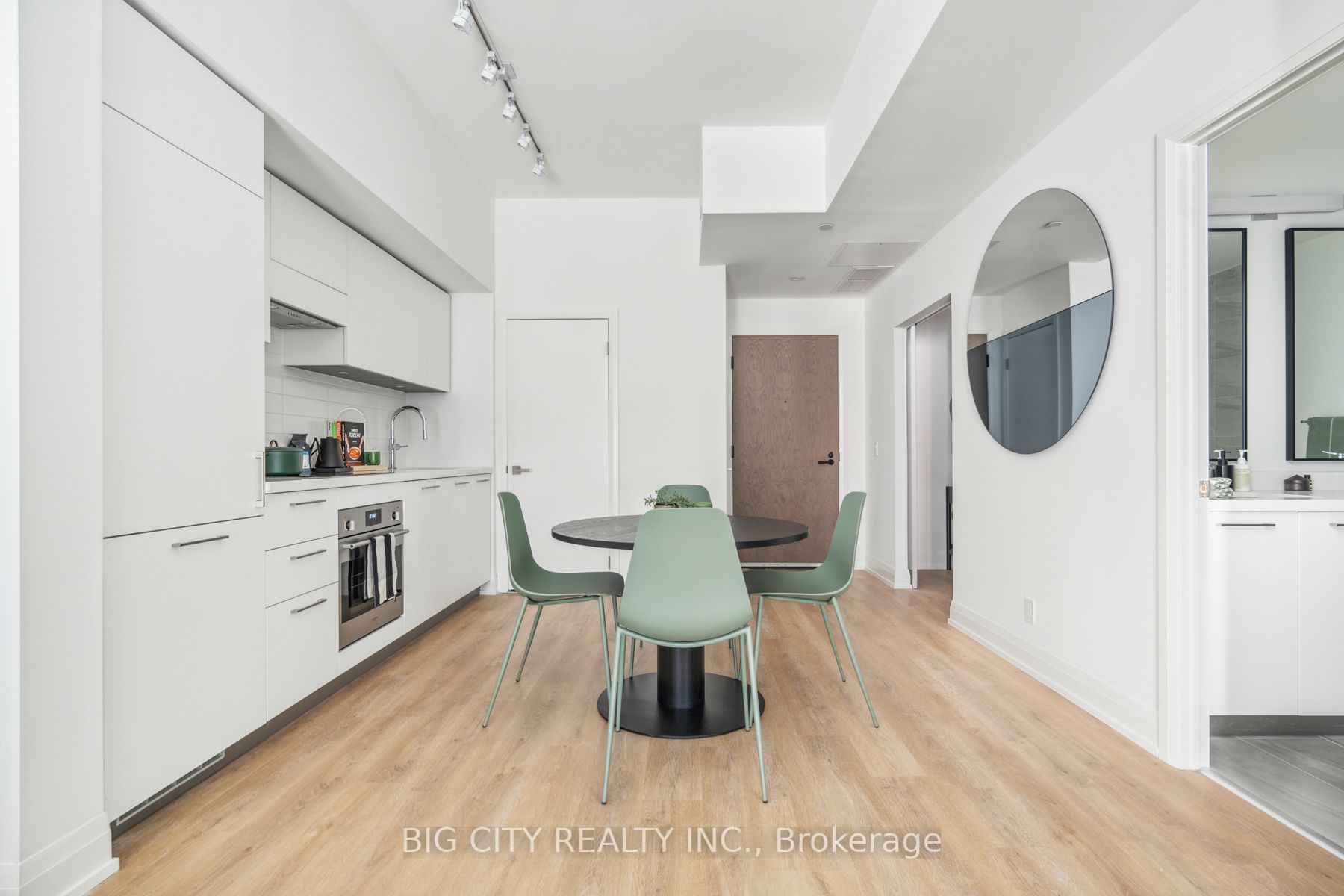 36 Brentcliffe Road 307, Toronto, ON M4G 0E1 photo 3