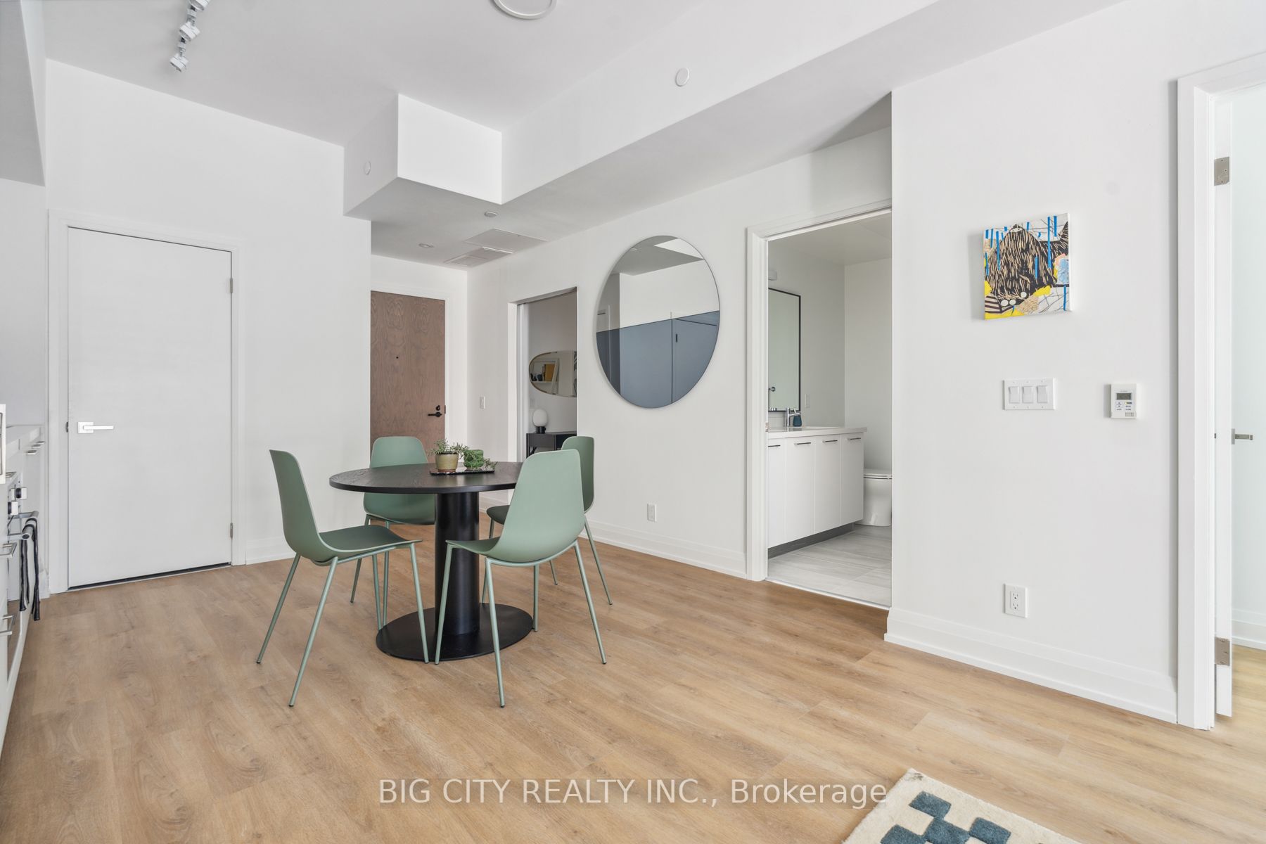 36 Brentcliffe Road 307, Toronto, ON M4G 0E1 photo 4