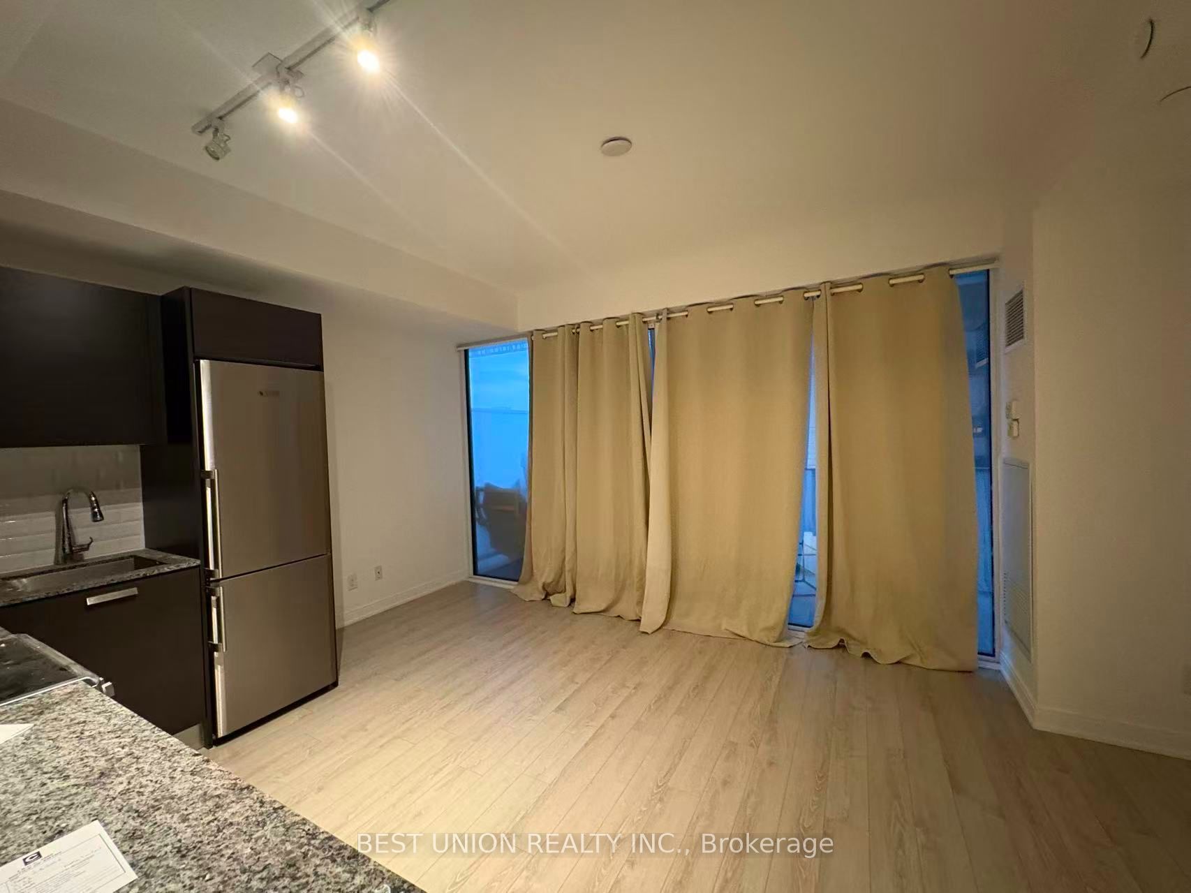 42 CHARLES Street E 2106, Toronto, ON M4Y 0B7 photo 3