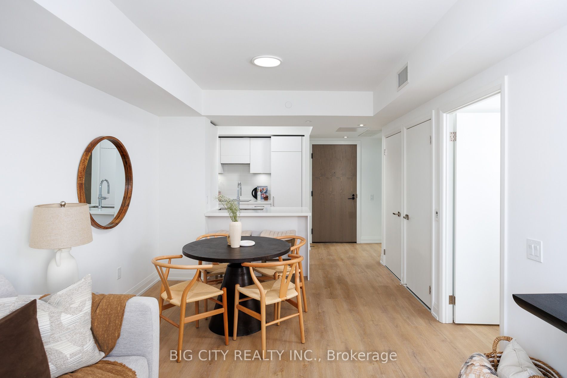 36 Brentcliffe Road 704, Toronto, ON M4G 0E1 photo 2