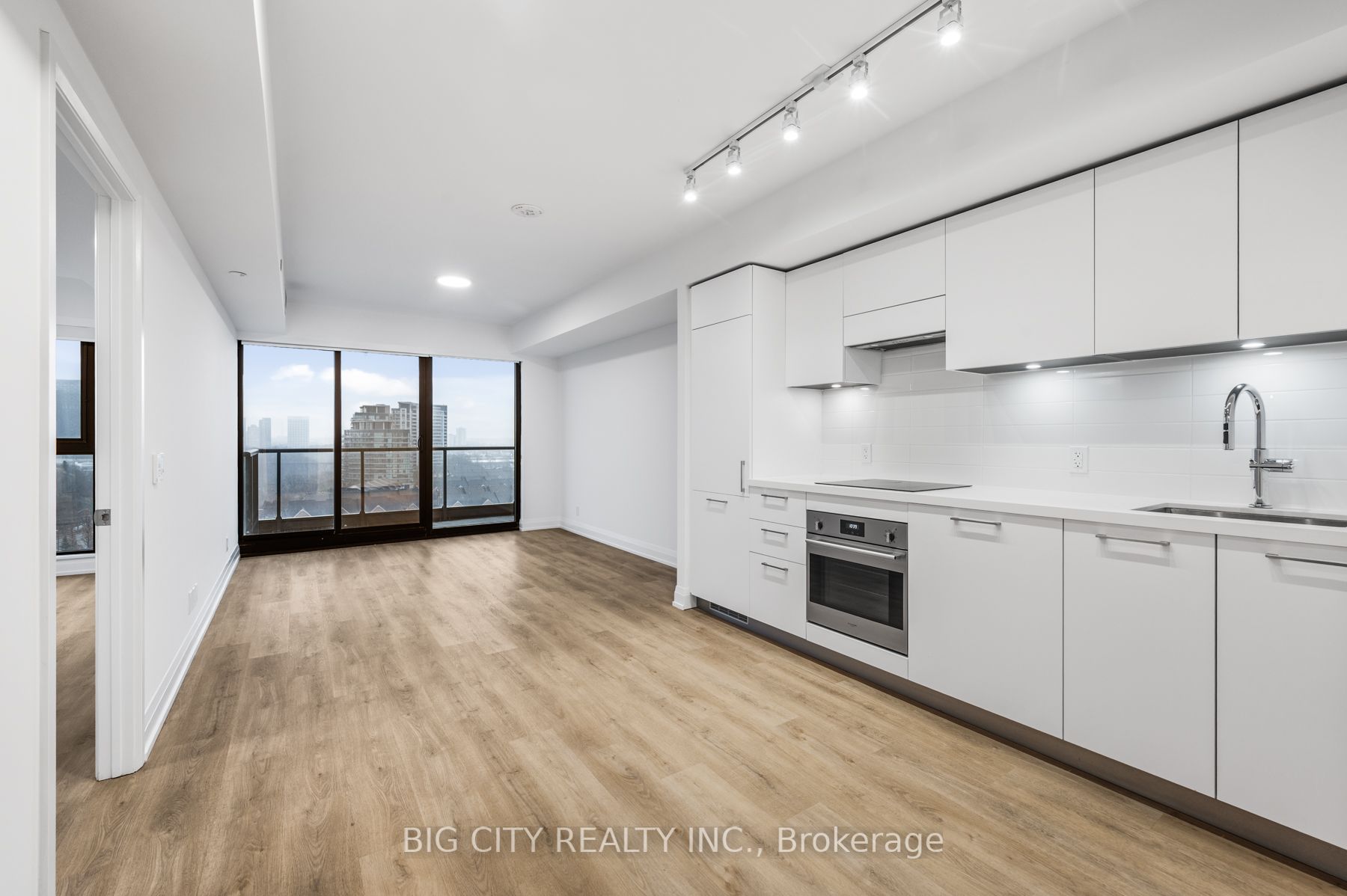 36 Brentcliffe Road 714, Toronto, ON M4G 0E1