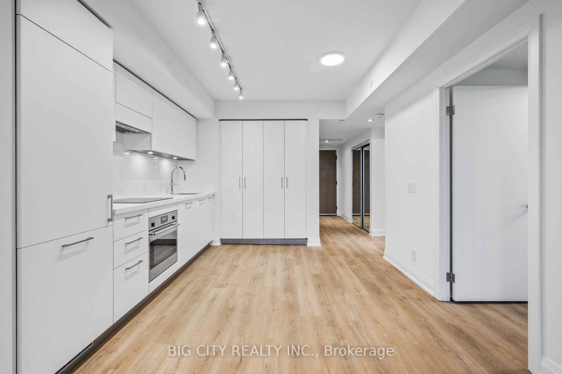 36 Brentcliffe Road 714, Toronto, ON M4G 0E1 photo 2
