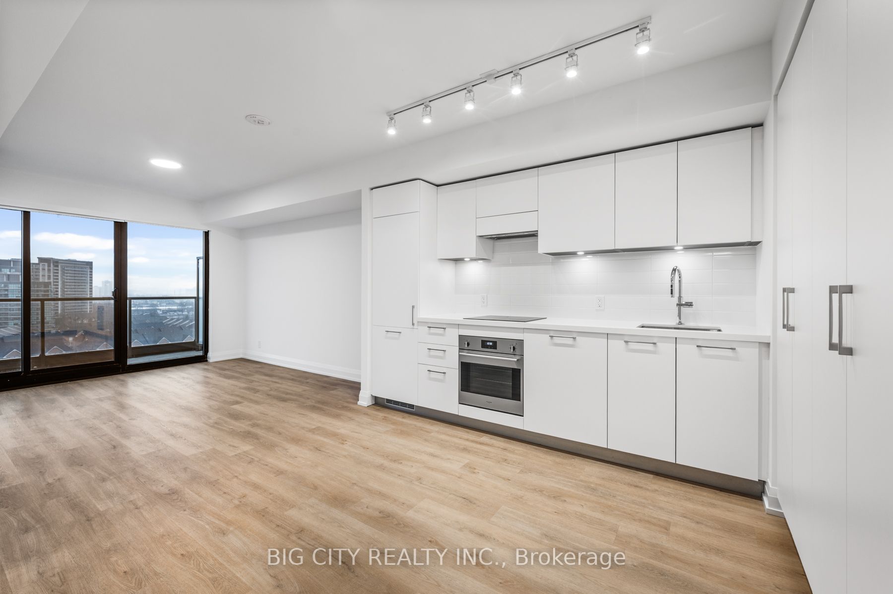 36 Brentcliffe Road 714, Toronto, ON M4G 0E1 photo 3