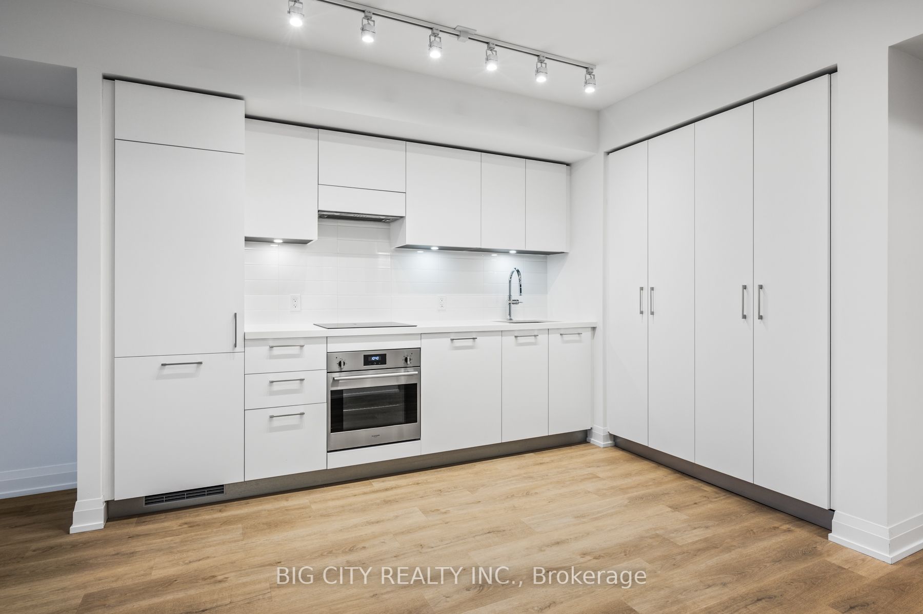 36 Brentcliffe Road 714, Toronto, ON M4G 0E1 photo 4