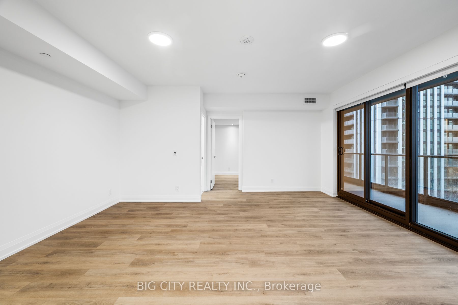 36 Brentcliffe Road 801, Toronto, ON M4G 0E1 photo 3