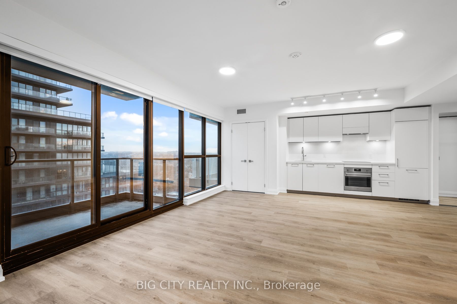 36 Brentcliffe Road 801, Toronto, ON M4G 0E1 photo 5