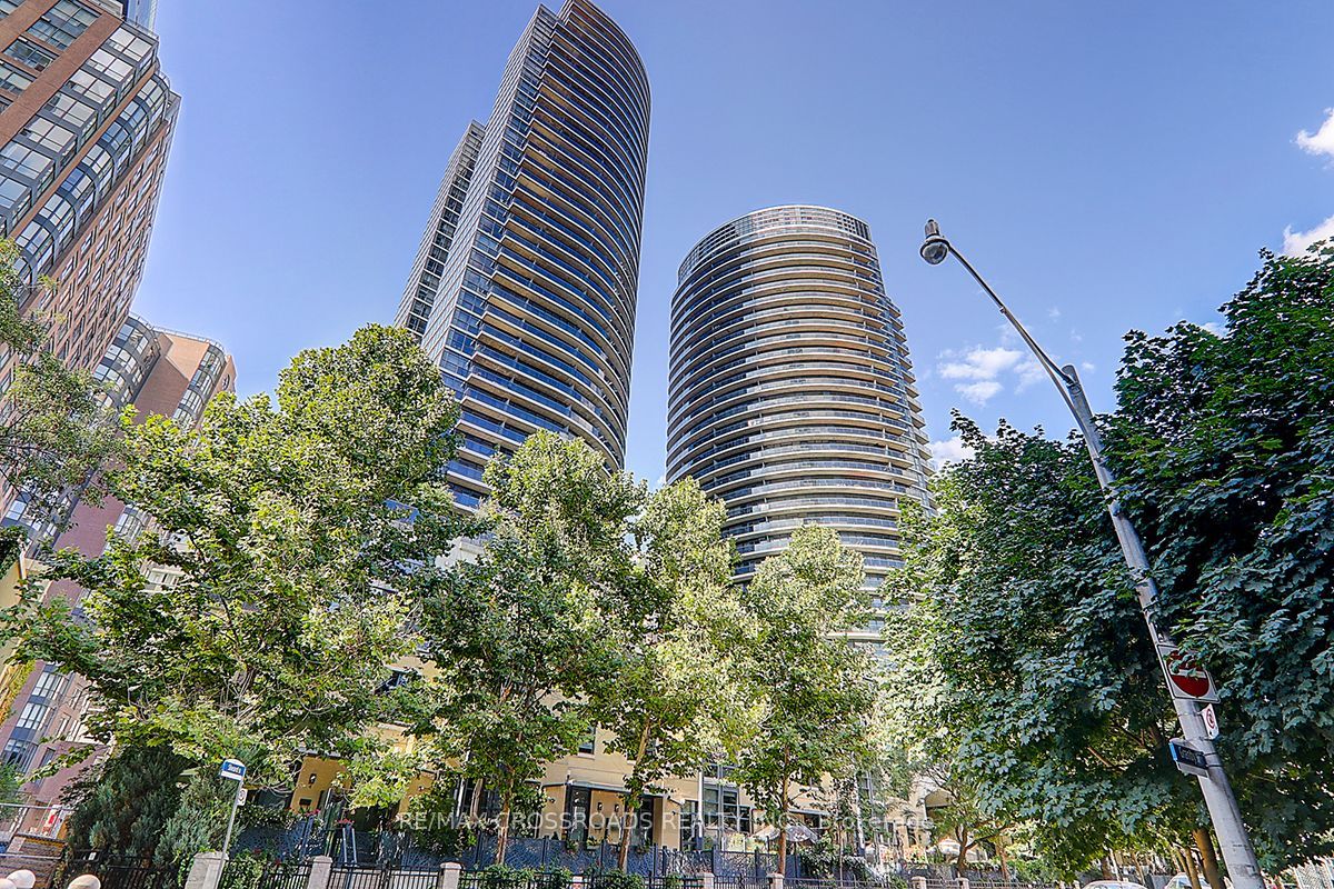 21 Carlton Street 1910, Toronto, ON M5B 1L3 photo 5