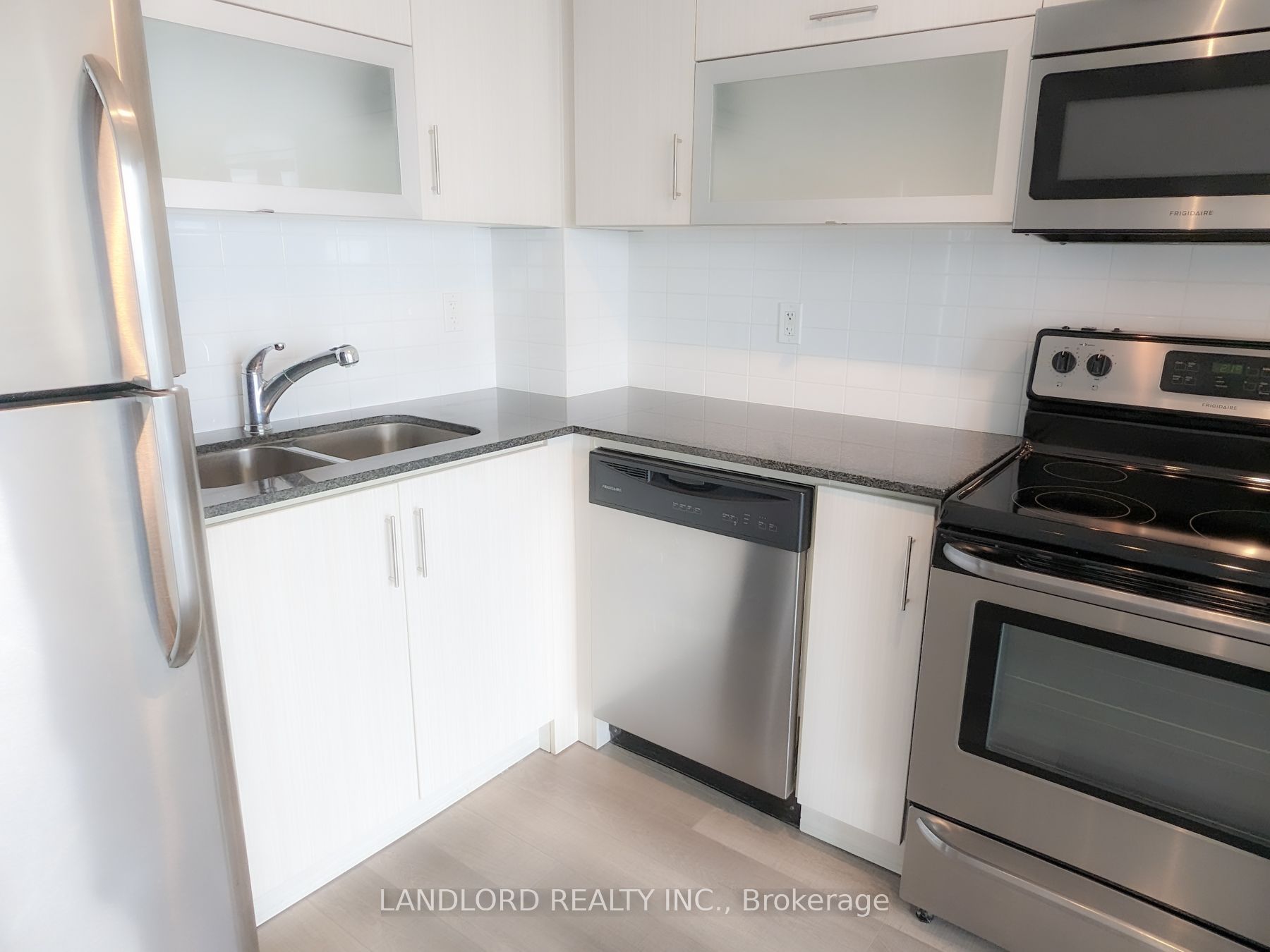 2015 Sheppard Avenue E 2501, Toronto, ON M2J 0B3 photo 2
