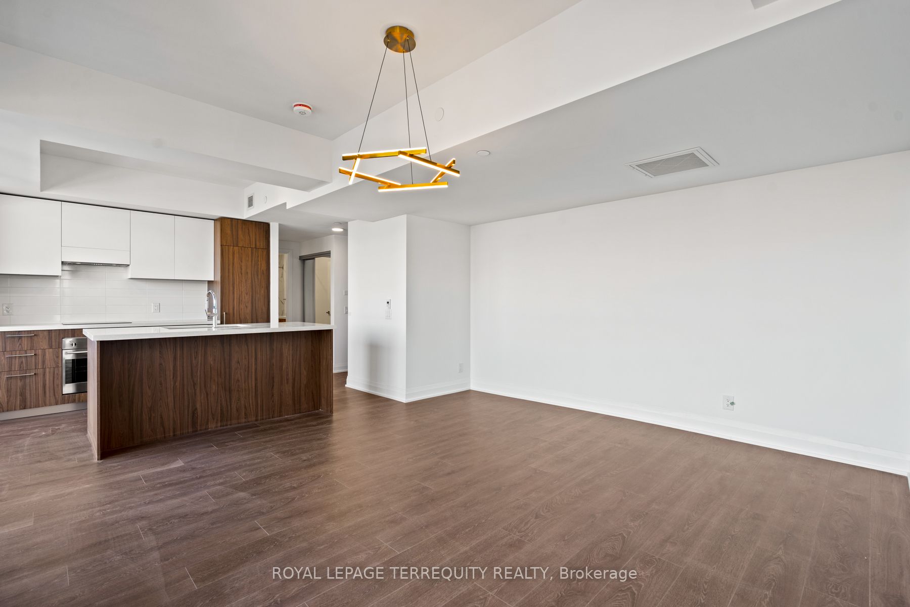 33 Frederick Todd Way 808, Toronto, ON M4G 0C9 photo 2