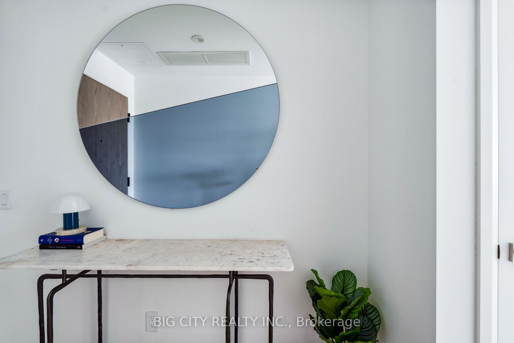 36 Brentcliffe Road 1110, Toronto, ON M4G 0E1 photo 3