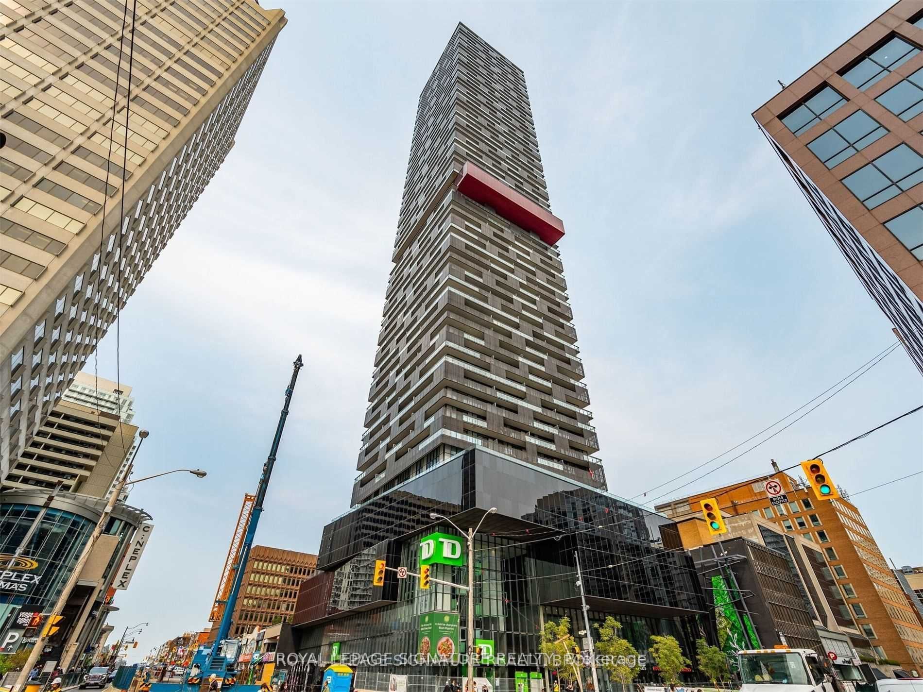 8 Eglinton Avenue E 5303, Toronto, ON M4P 0C1 photo 2