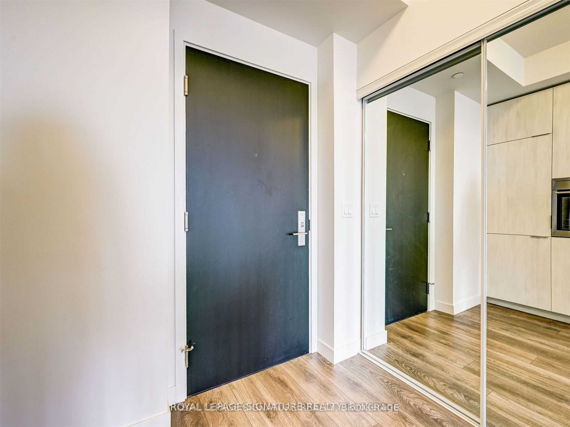 8 Eglinton Avenue E 5303, Toronto, ON M4P 0C1 photo 5