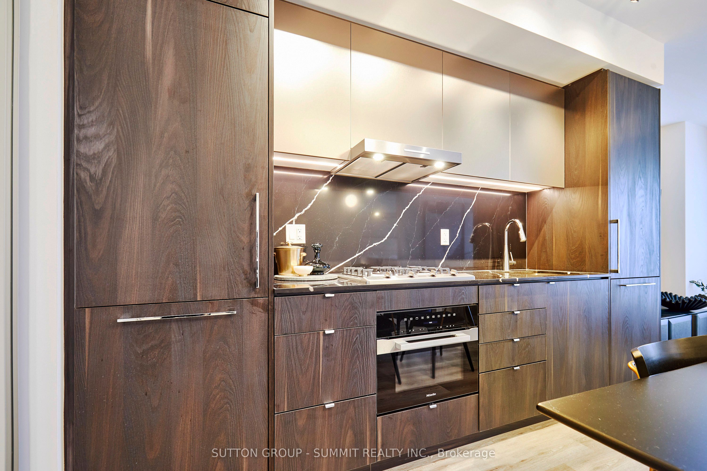 771 YONGE Street 2501, Toronto, ON M4W 0B8 photo 2
