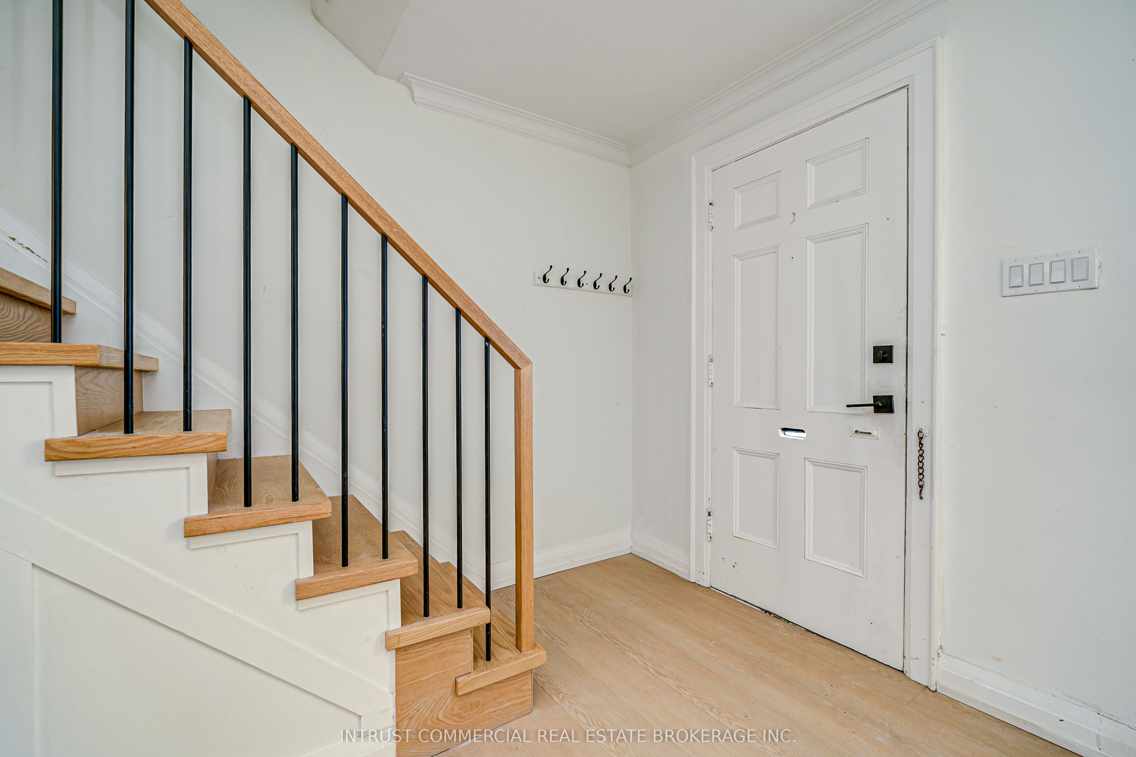 362 Lawrence Avenue W, Toronto, ON M5M 1B7 photo 4