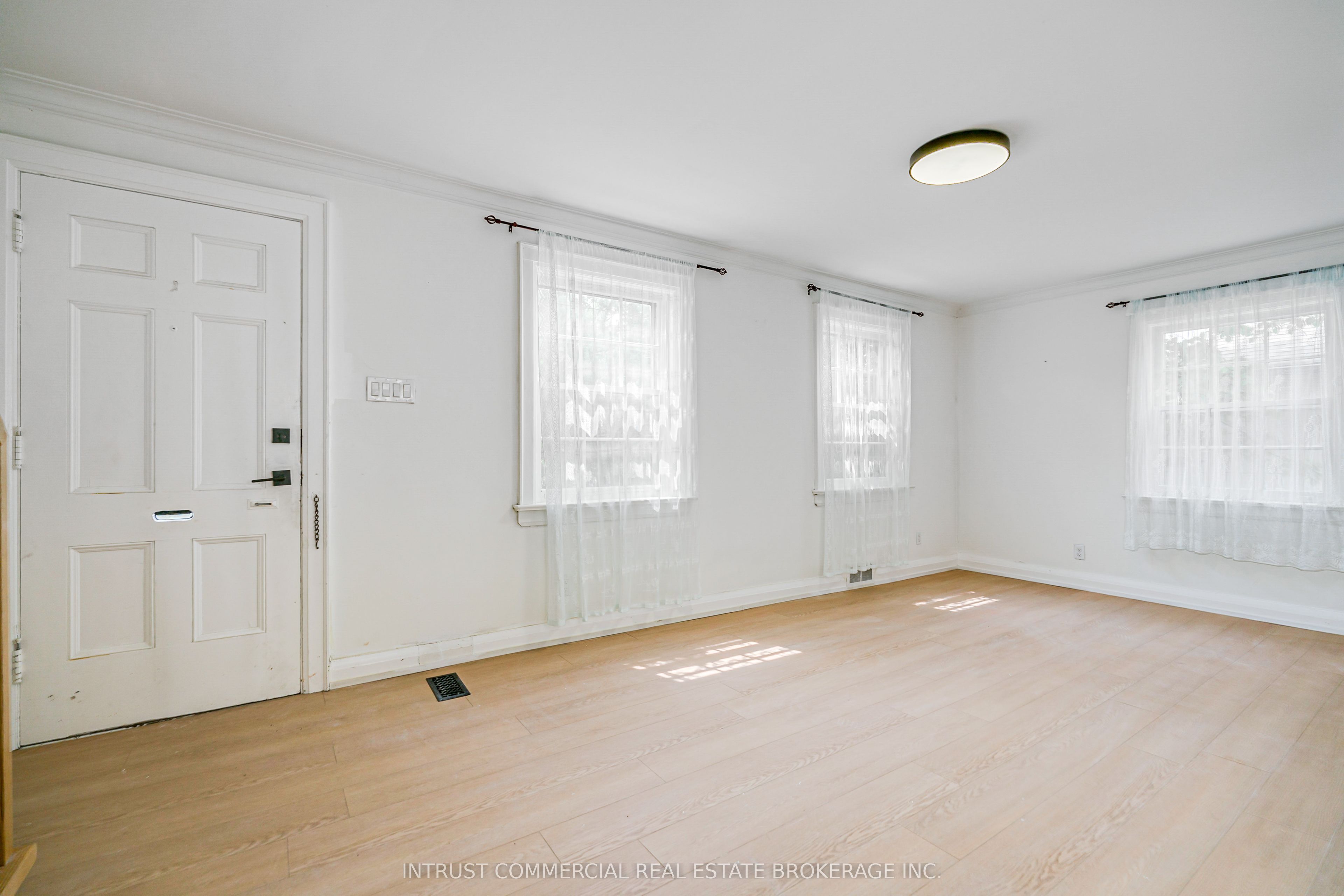 362 Lawrence Avenue W, Toronto, ON M5M 1B7 photo 5