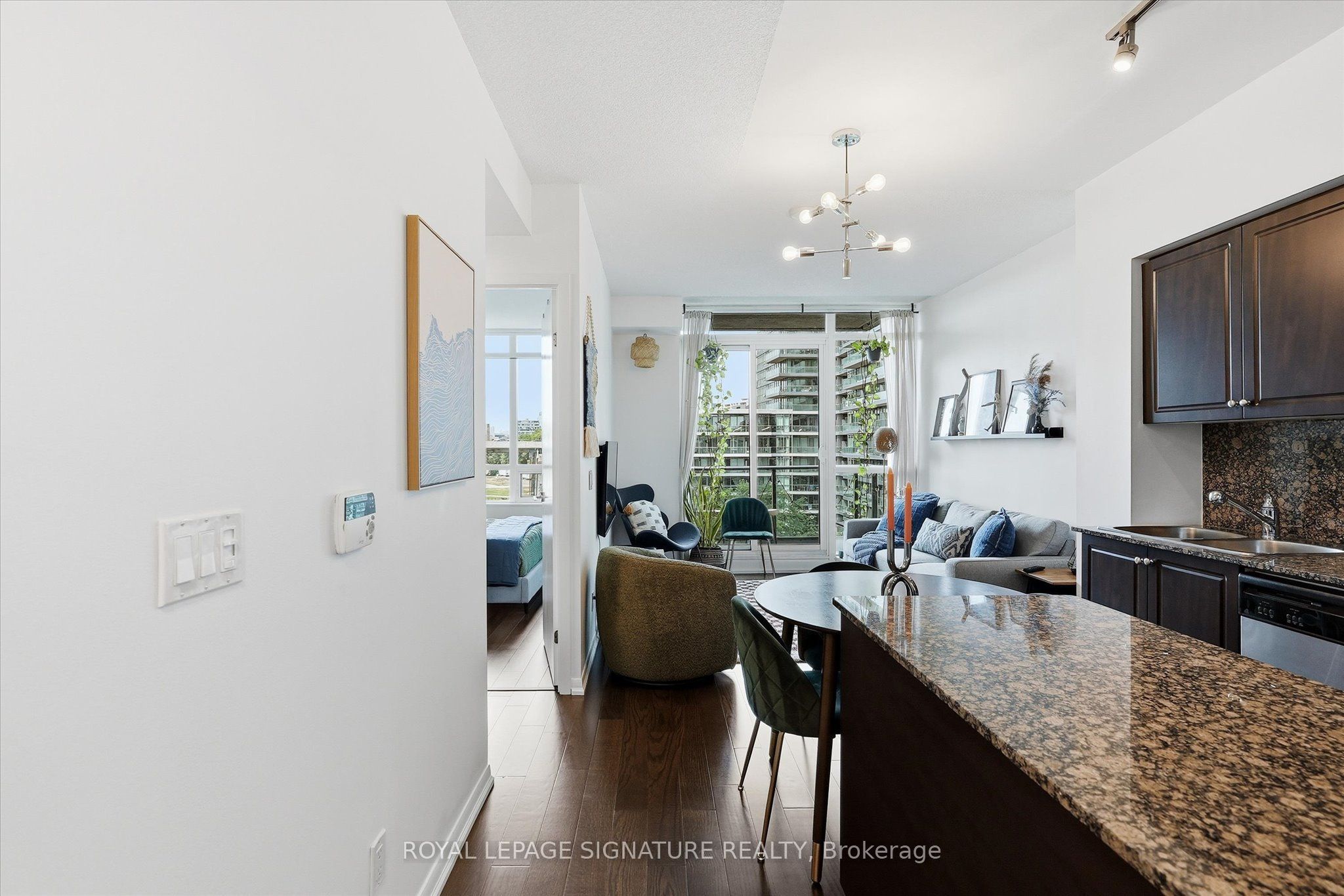 215 Fort York Boulevard 711, Toronto, ON M5V 4A2 photo 3