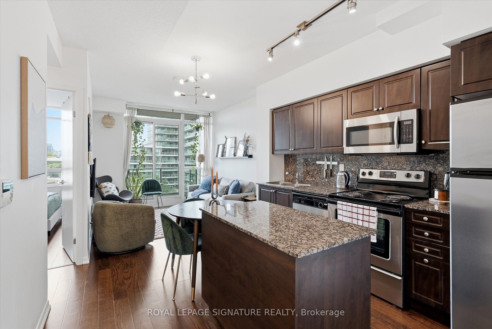 215 Fort York Boulevard 711, Toronto, ON M5V 4A2 photo 4