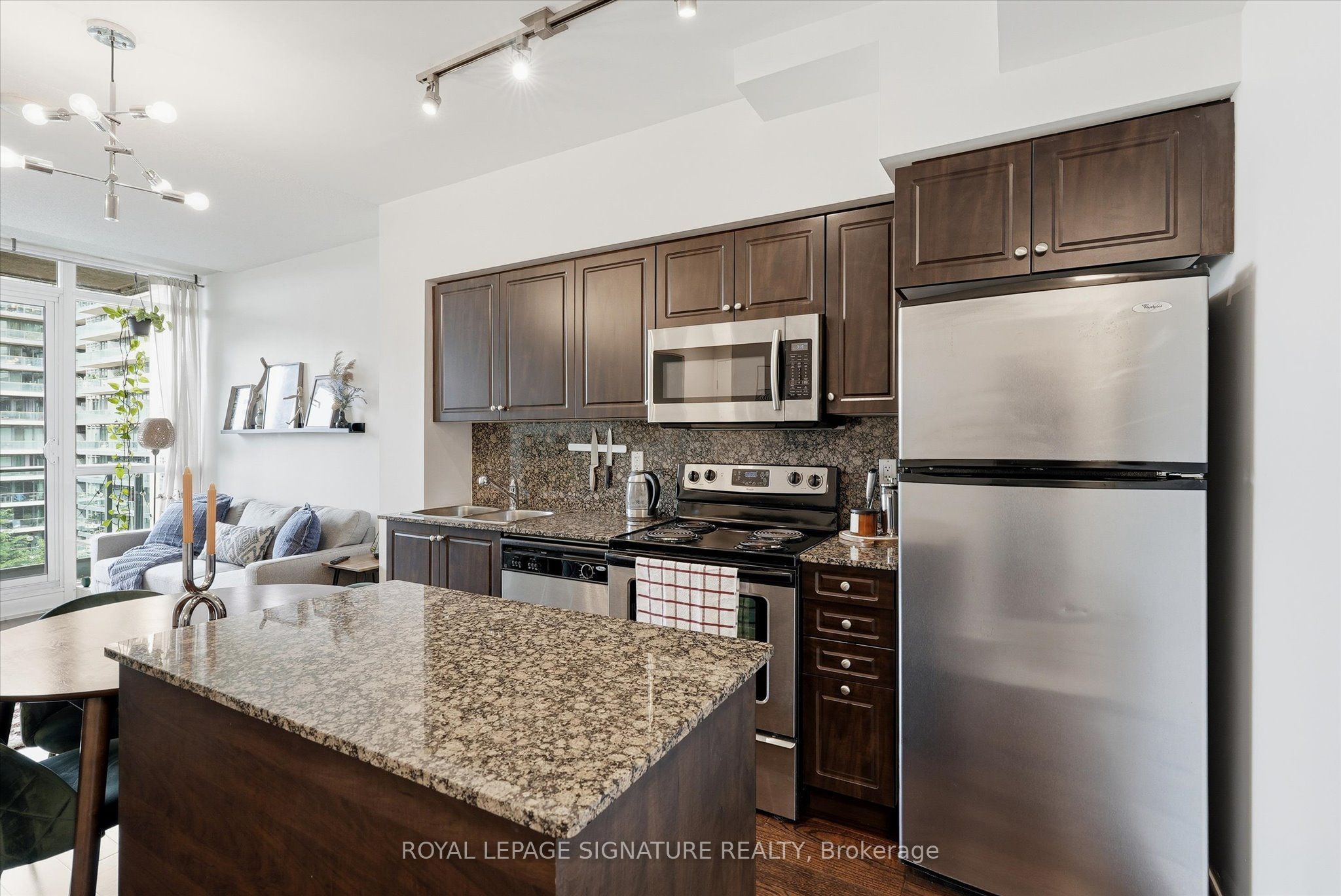 215 Fort York Boulevard 711, Toronto, ON M5V 4A2 photo 5
