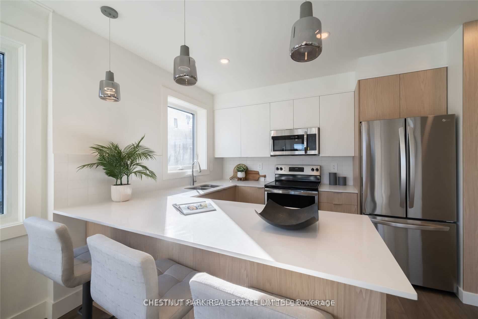 1442 Avenue Road 4, Toronto, ON M5N 2H7 photo 3