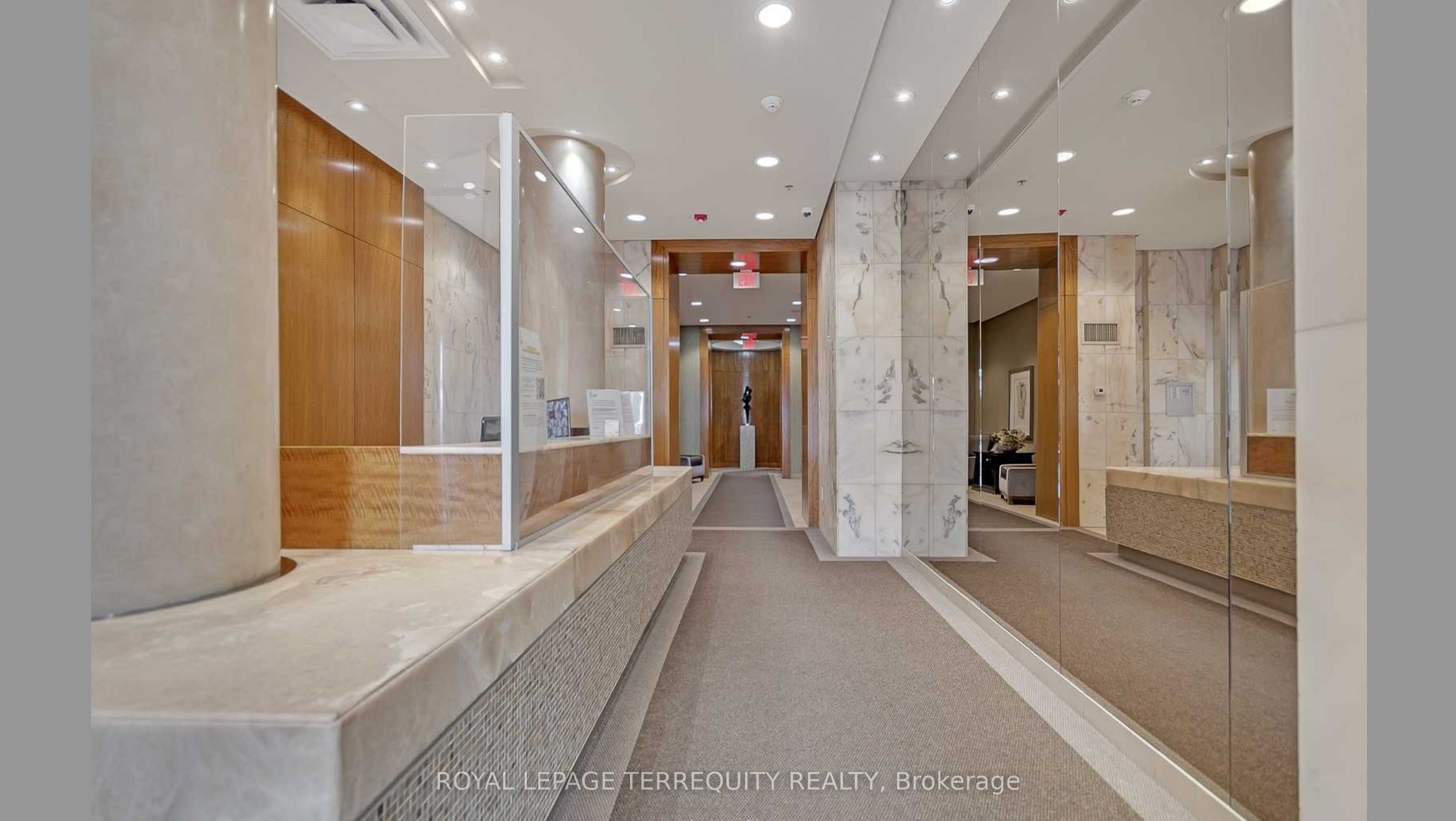 736 Spadina Avenue 1011, Toronto, ON M5S 2J6 photo 3
