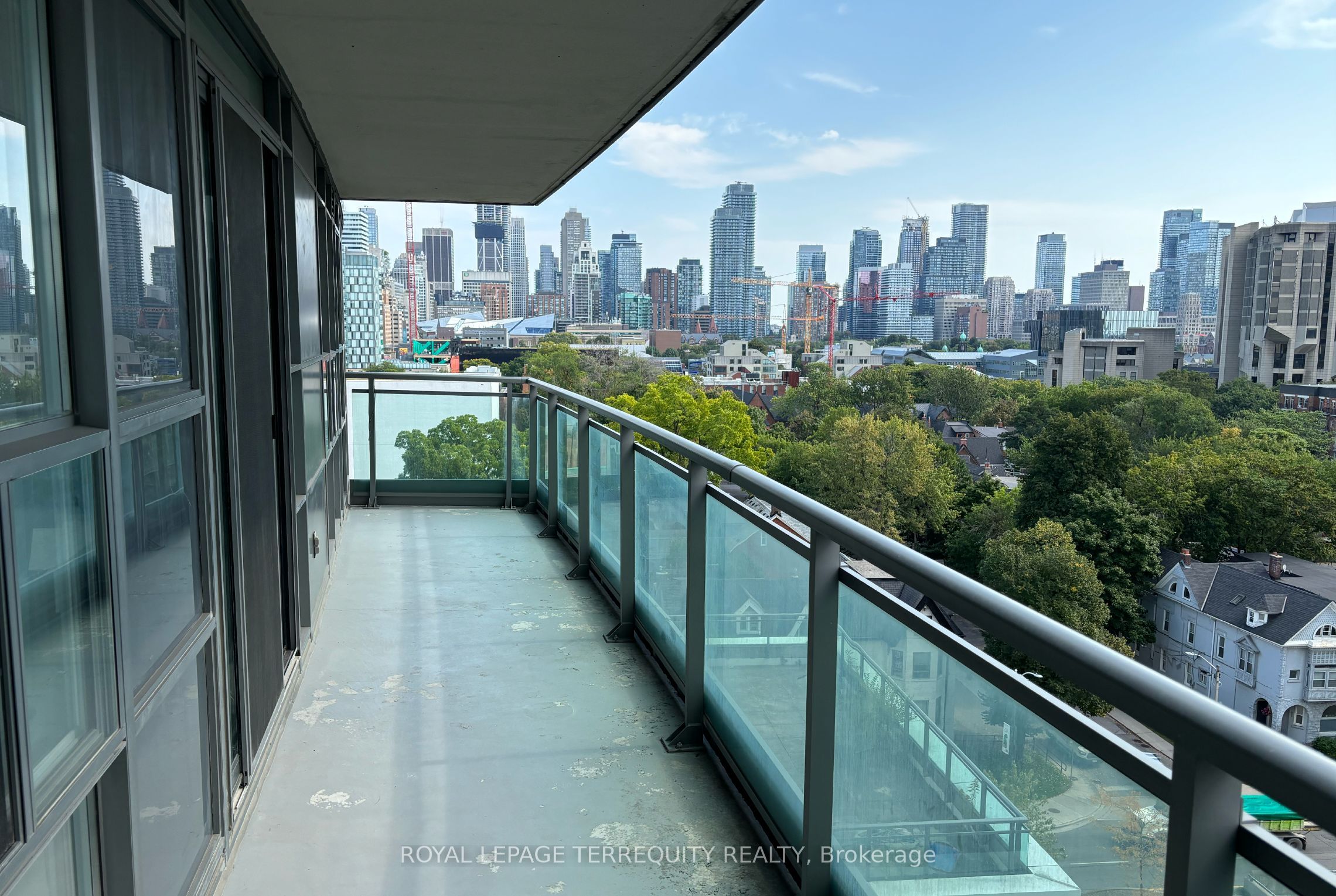 736 Spadina Avenue 1011, Toronto, ON M5S 2J6 photo 4